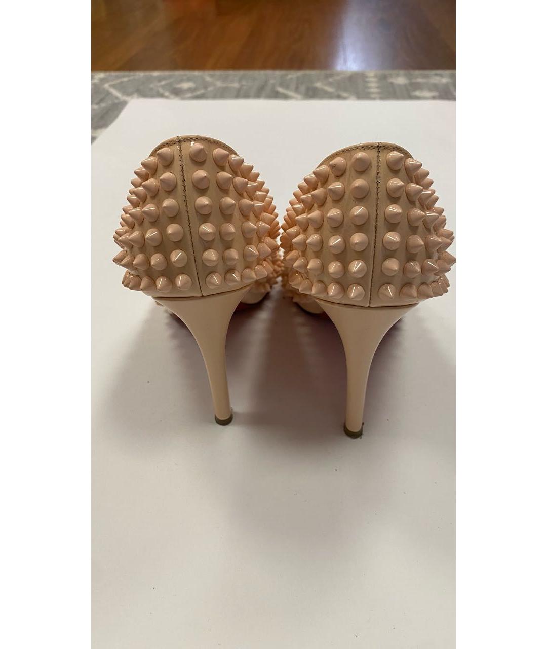 CHRISTIAN LOUBOUTIN Бежевые туфли из лакированной кожи, фото 4