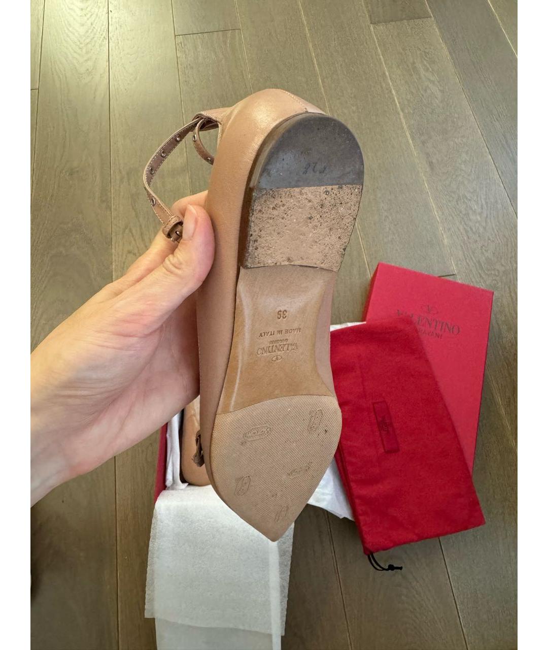 VALENTINO Бежевые кожаные балетки, фото 6