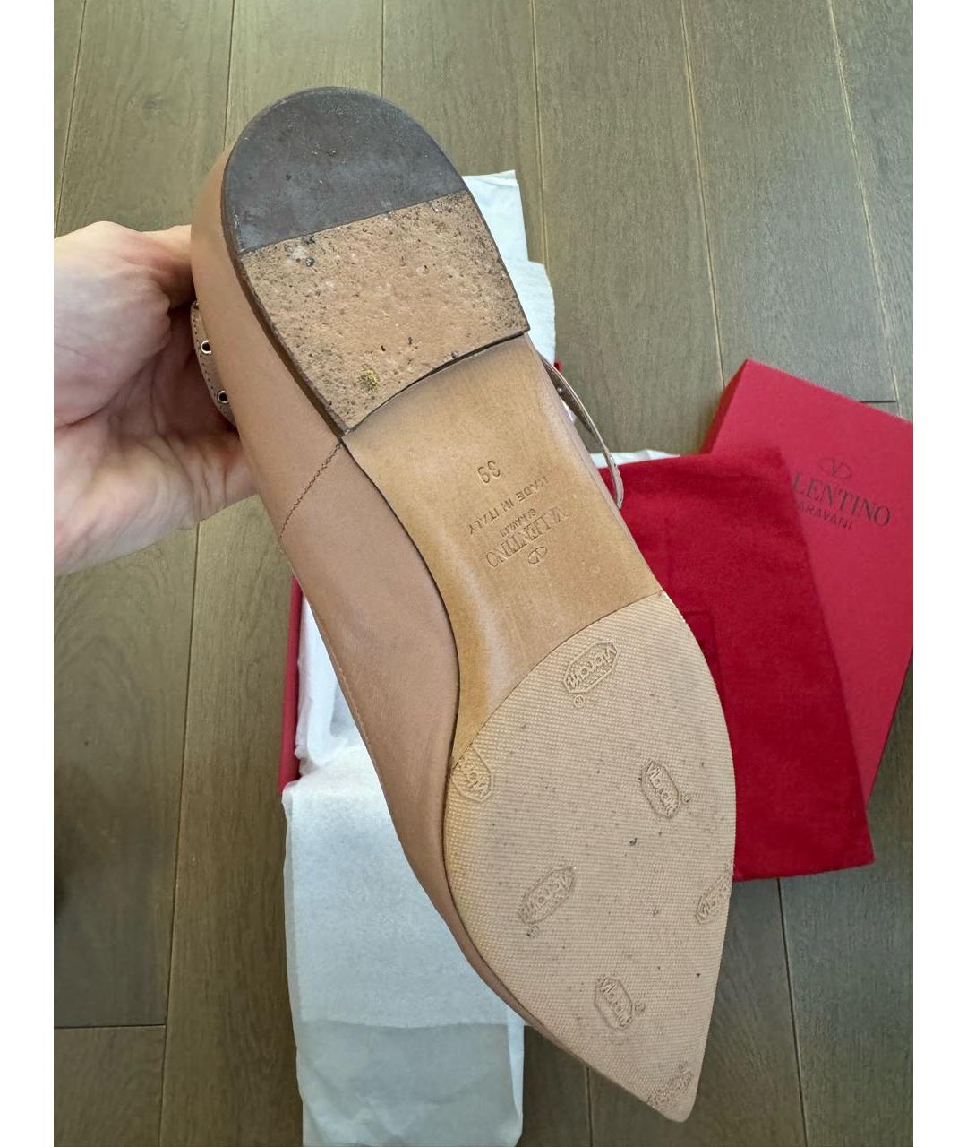 VALENTINO Бежевые кожаные балетки, фото 5