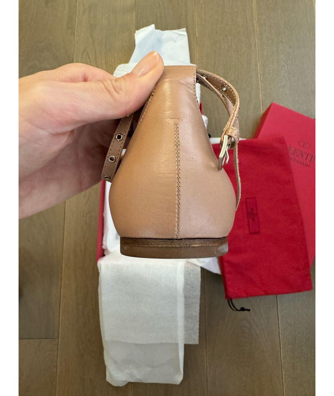 VALENTINO Бежевые кожаные балетки, фото 4