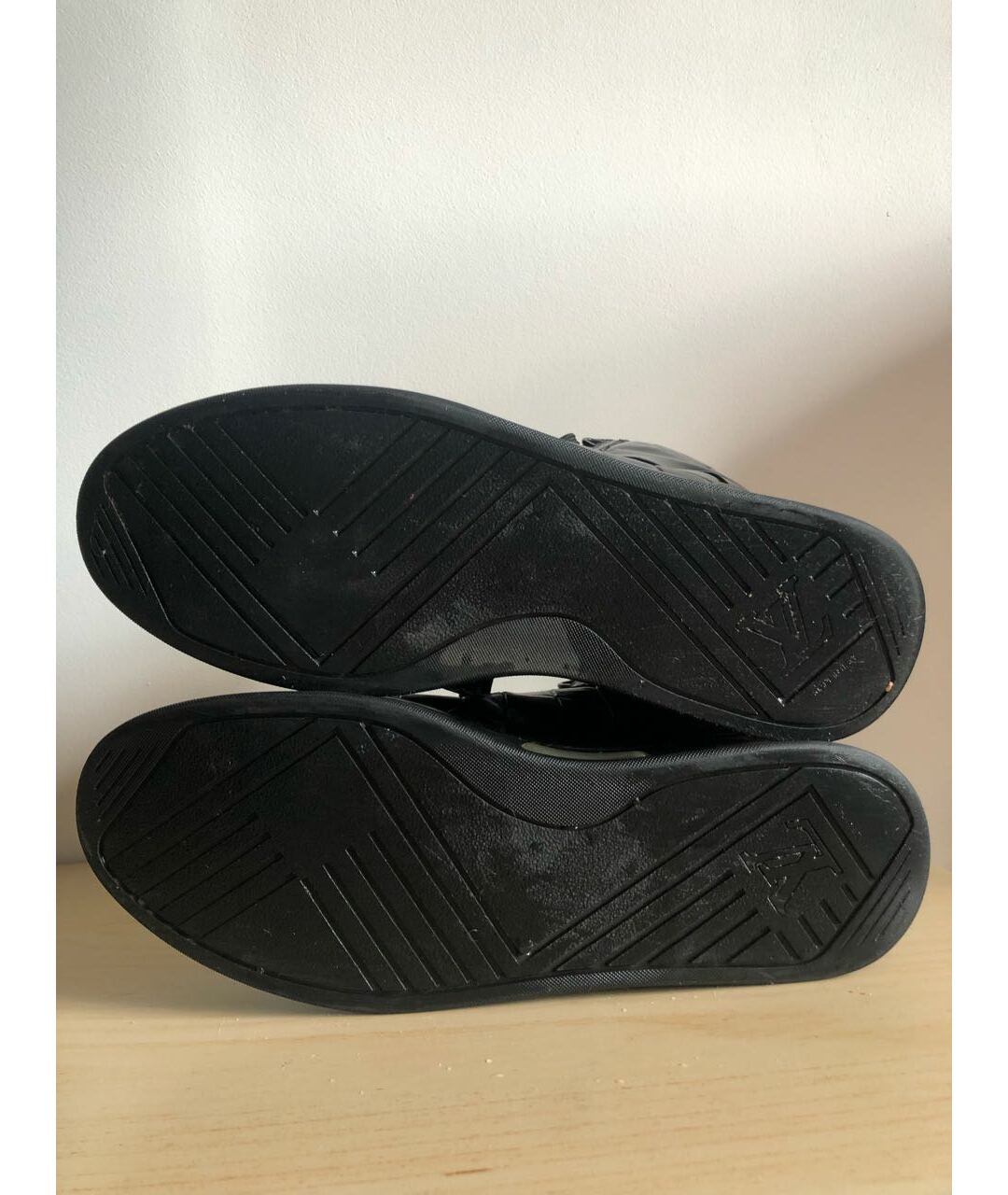 LOUIS VUITTON PRE-OWNED Черные кожаные высокие кроссовки / кеды, фото 7