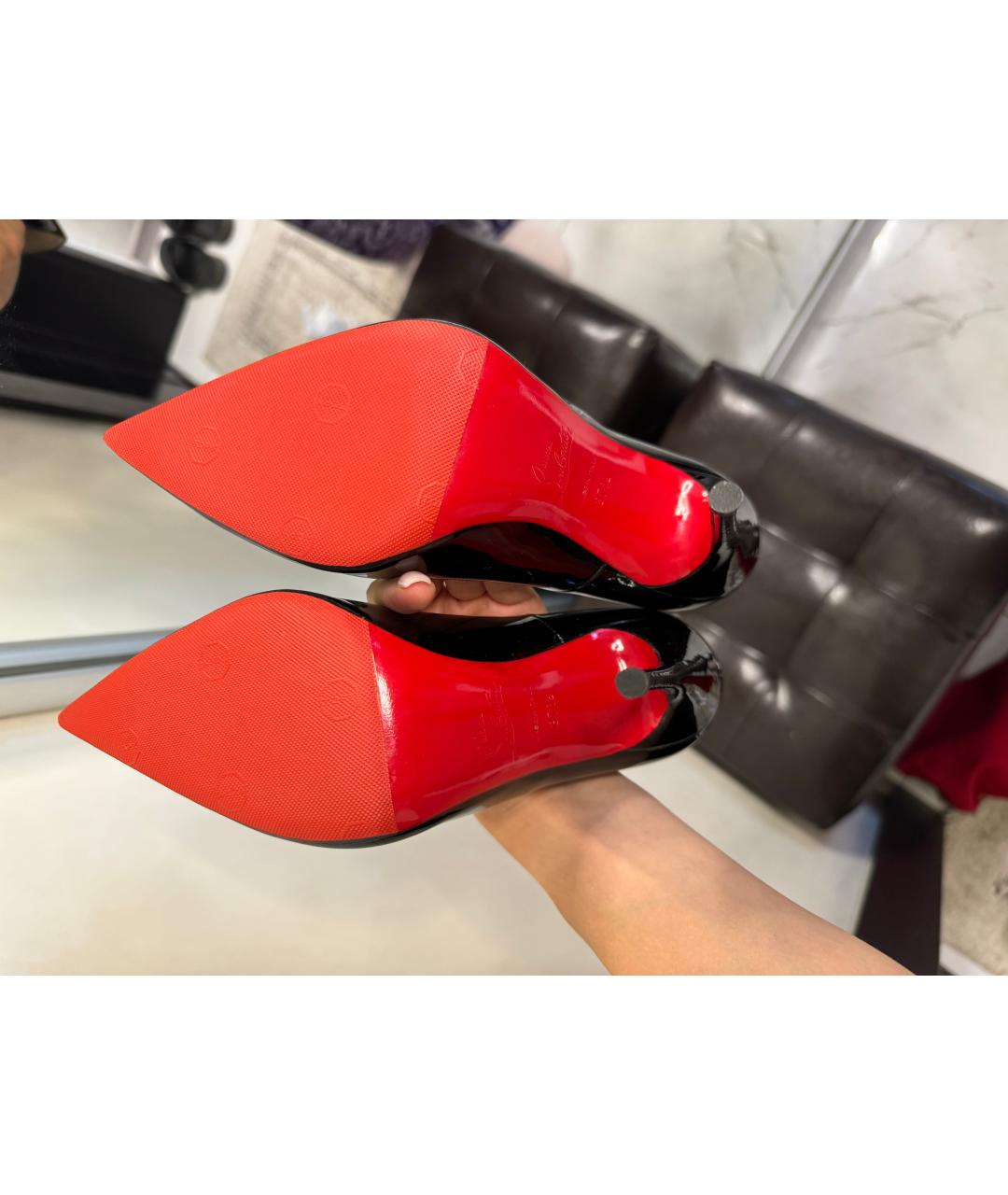 CHRISTIAN LOUBOUTIN Черные лодочки на низком каблуке из лакированной кожи, фото 5