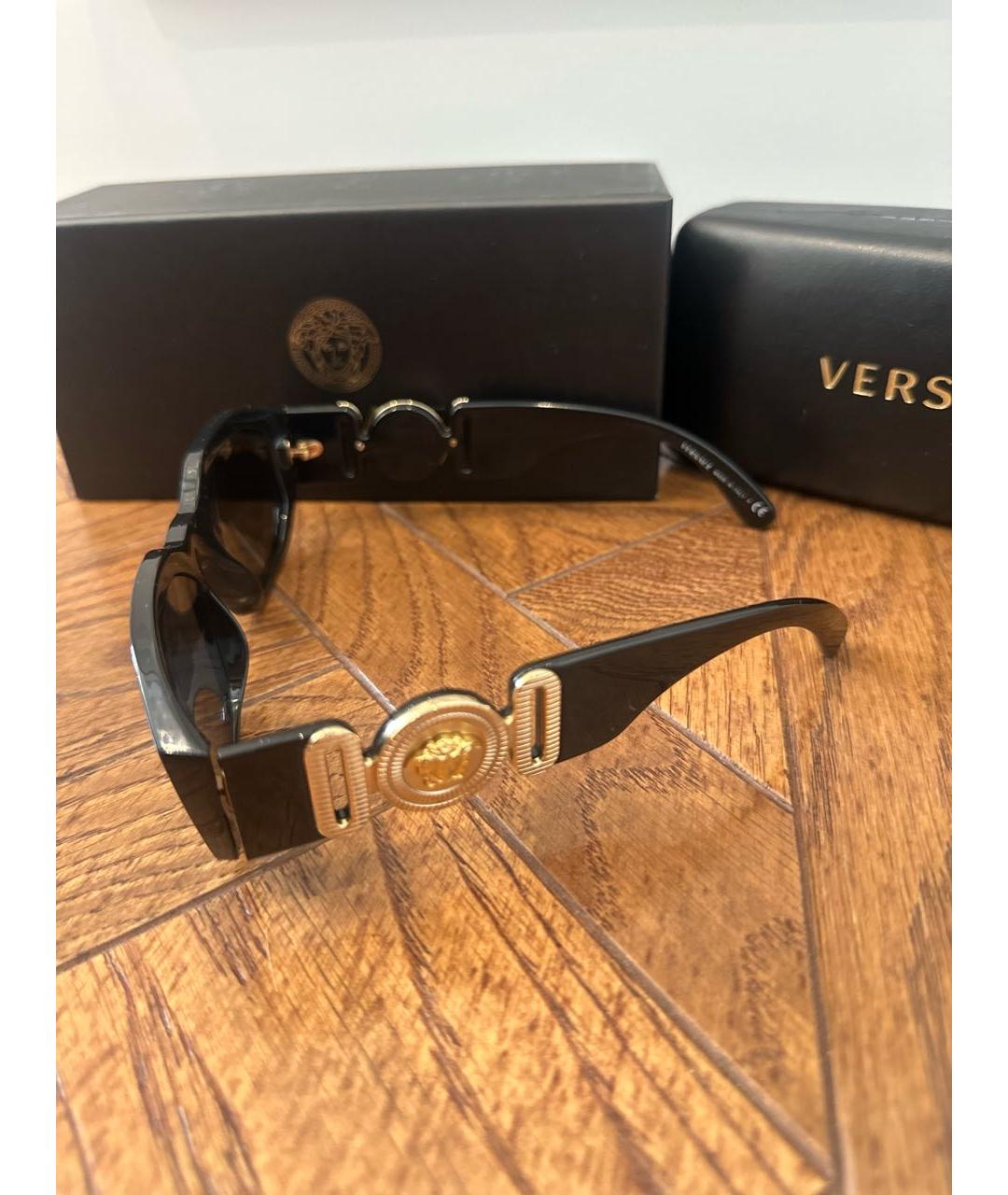 VERSACE Черные пластиковые солнцезащитные очки, фото 3