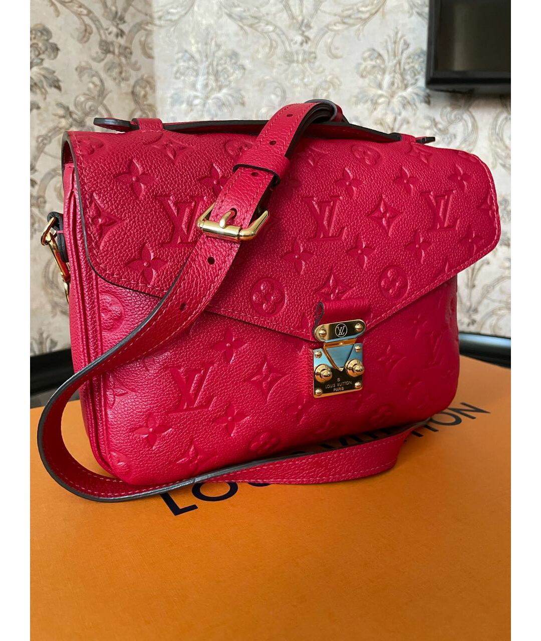 LOUIS VUITTON Красная кожаная сумка тоут, фото 2