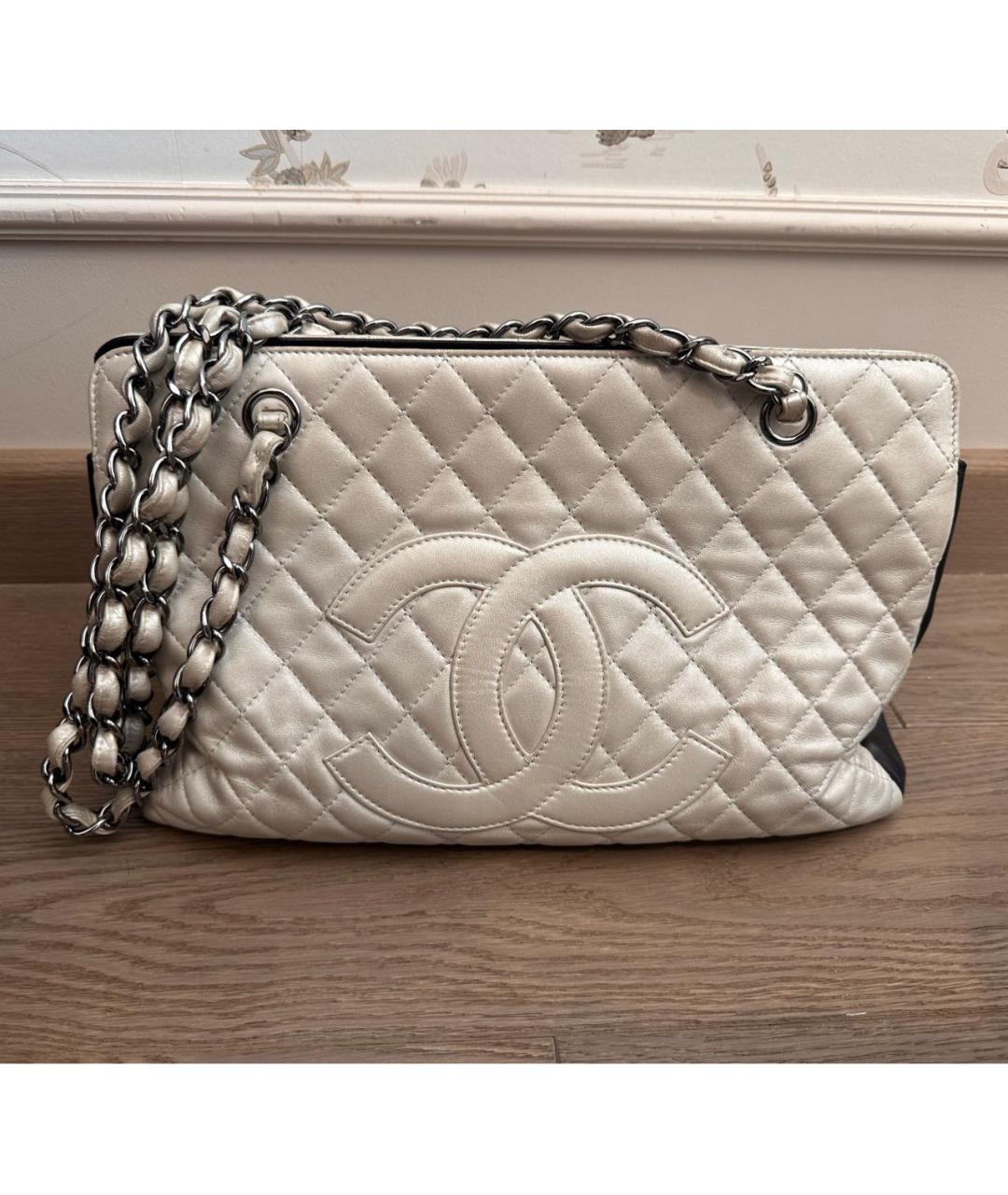CHANEL Белая кожаная сумка тоут, фото 9