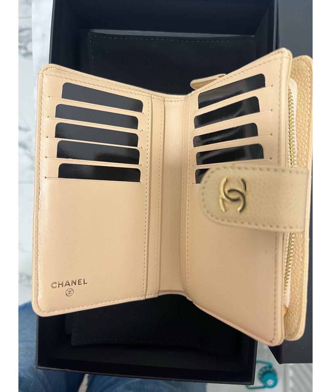 CHANEL Бежевый кожаный кошелек, фото 3