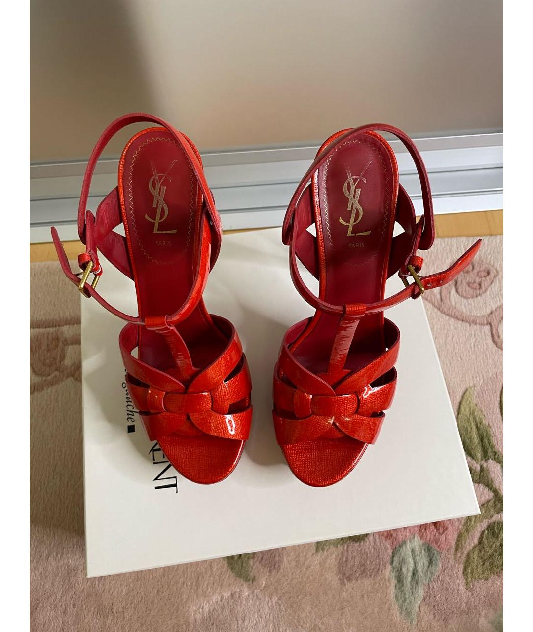 SAINT LAURENT Красные босоножки из лакированной кожи, фото 4