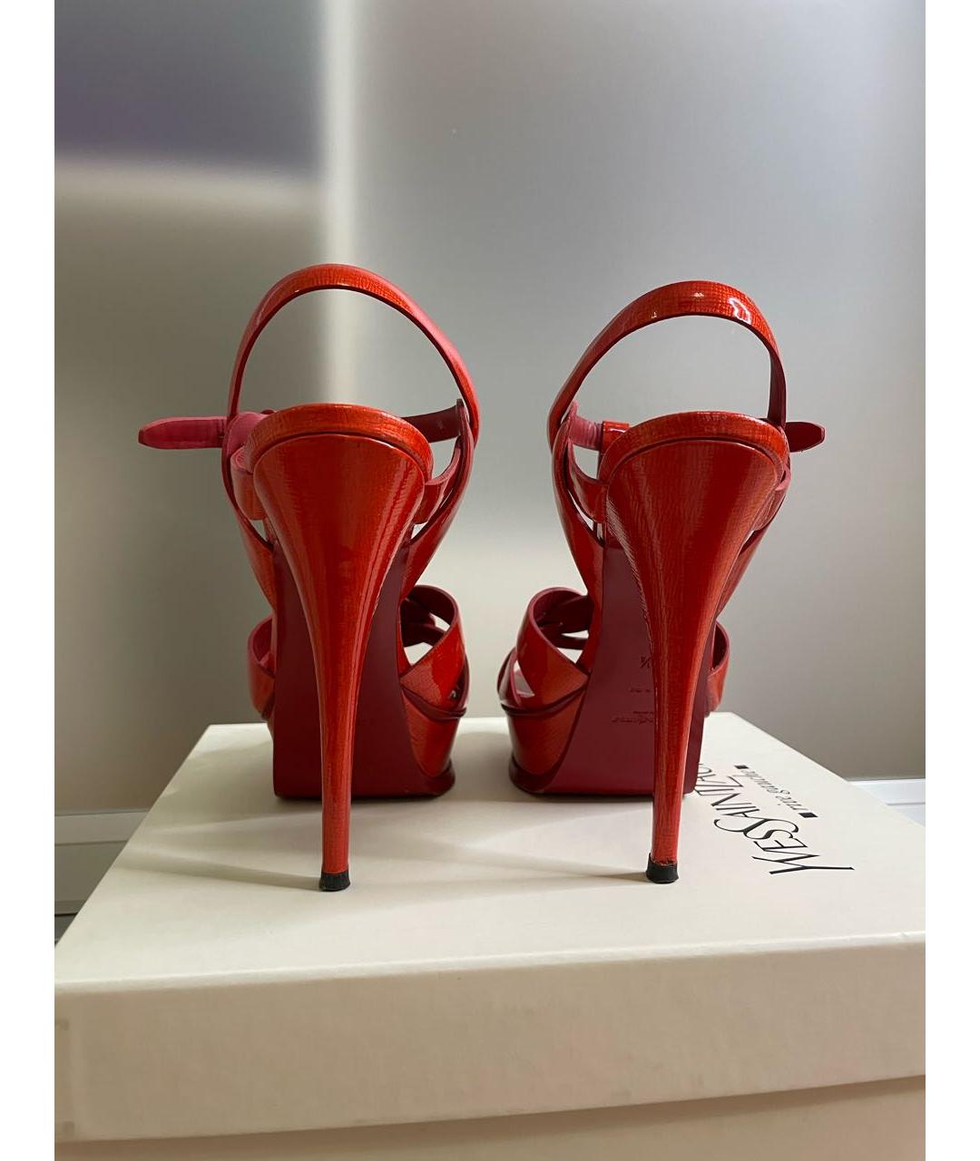 SAINT LAURENT Красные босоножки из лакированной кожи, фото 2