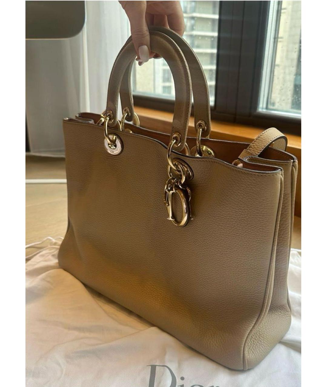 CHRISTIAN DIOR Бежевая кожаная сумка тоут, фото 2
