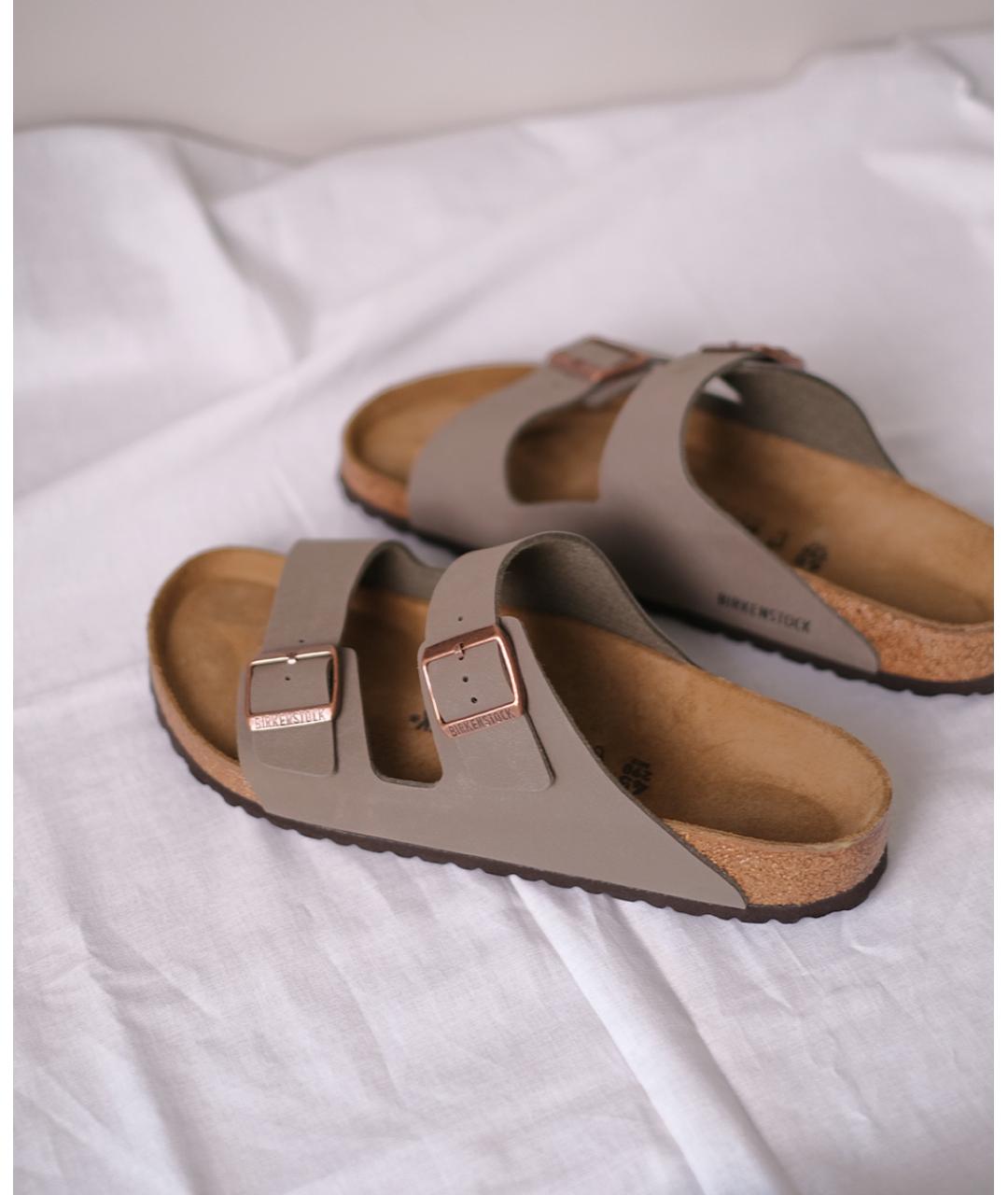 BIRKENSTOCK Коричневые сандалии из искусственной кожи, фото 4