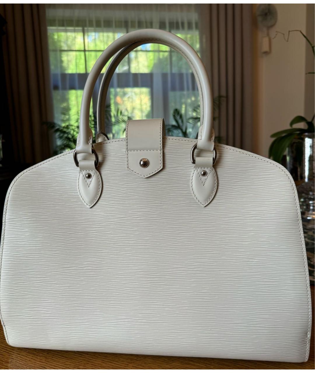 LOUIS VUITTON Бежевая кожаная сумка с короткими ручками, фото 3