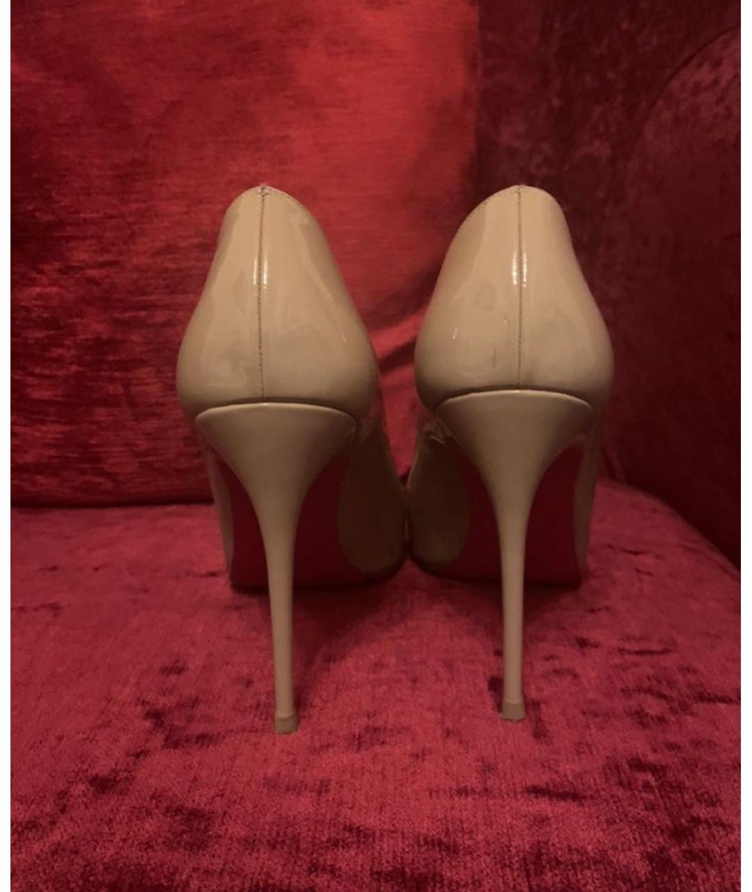 CHRISTIAN LOUBOUTIN Бежевые туфли из лакированной кожи, фото 2