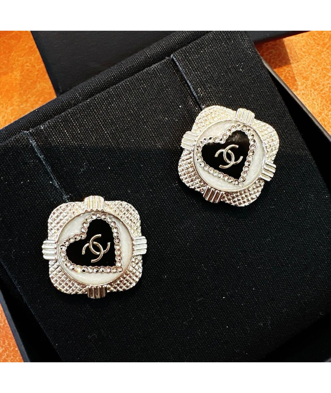 CHANEL Черные латунные серьги, фото 2