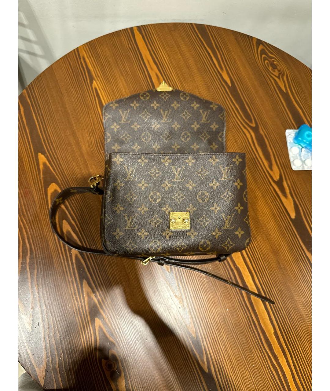 LOUIS VUITTON Коричневая кожаная сумка через плечо, фото 8