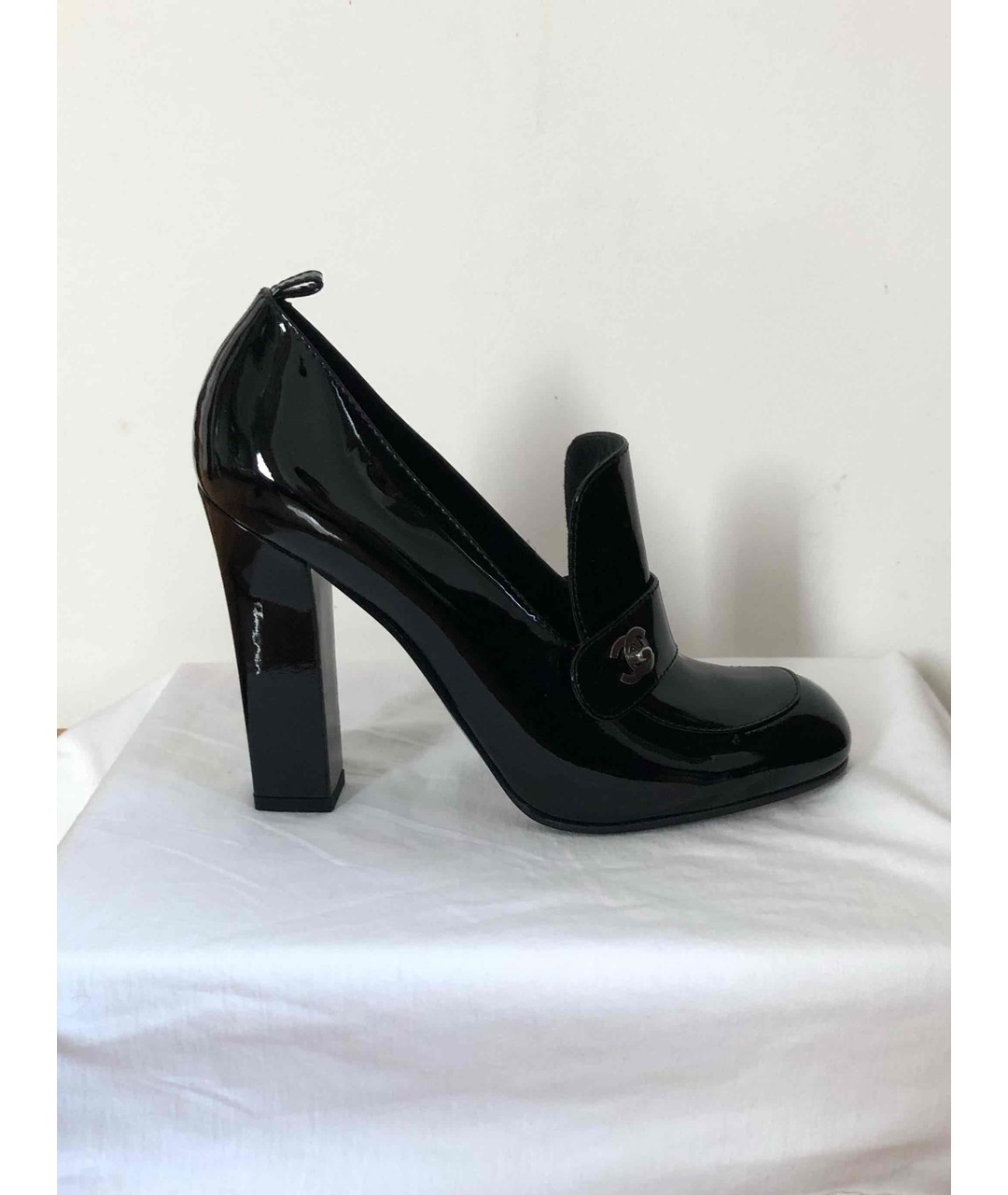 CHANEL PRE-OWNED Черные туфли из лакированной кожи, фото 5