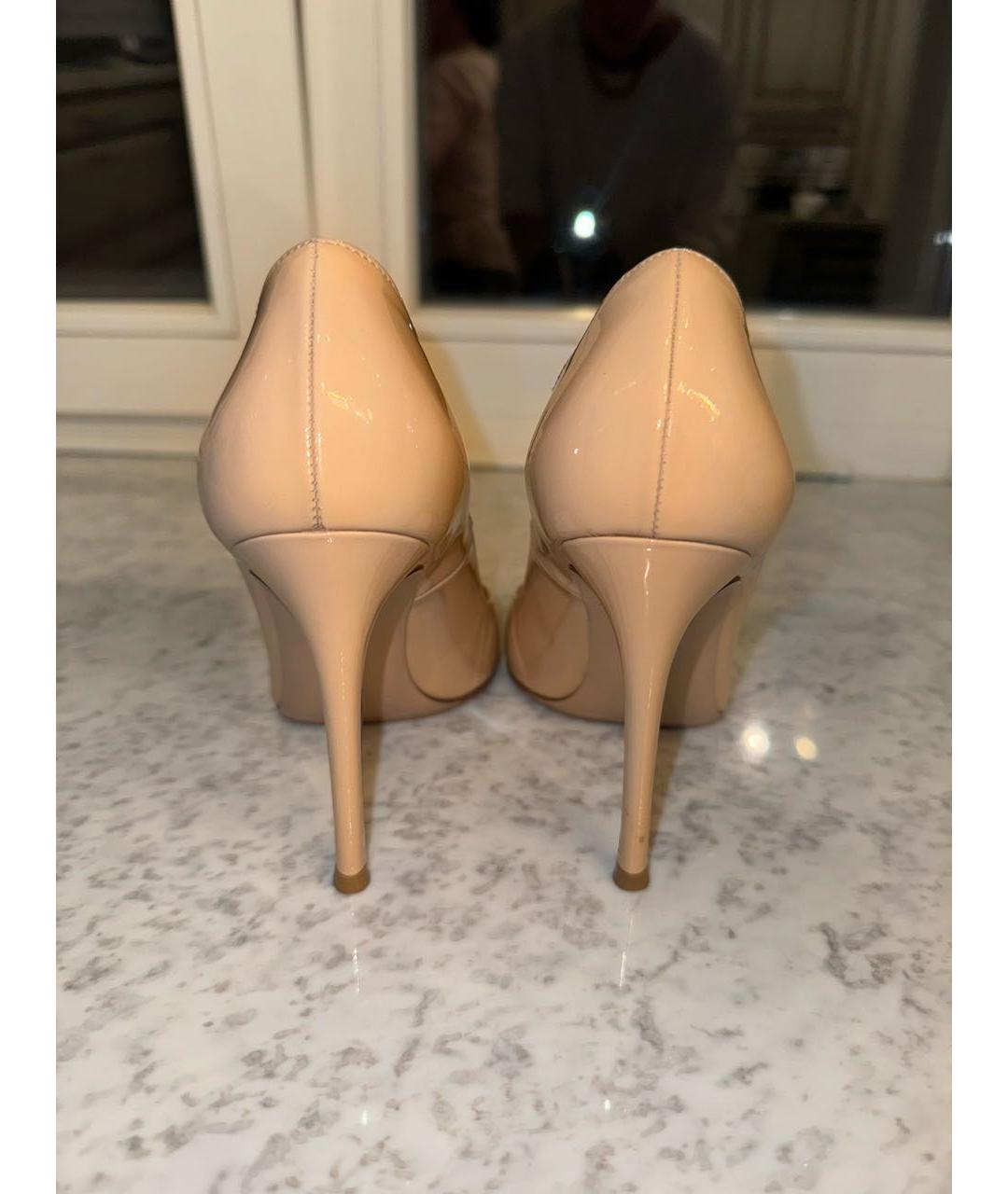 GIANVITO ROSSI Бежевые туфли из лакированной кожи, фото 4