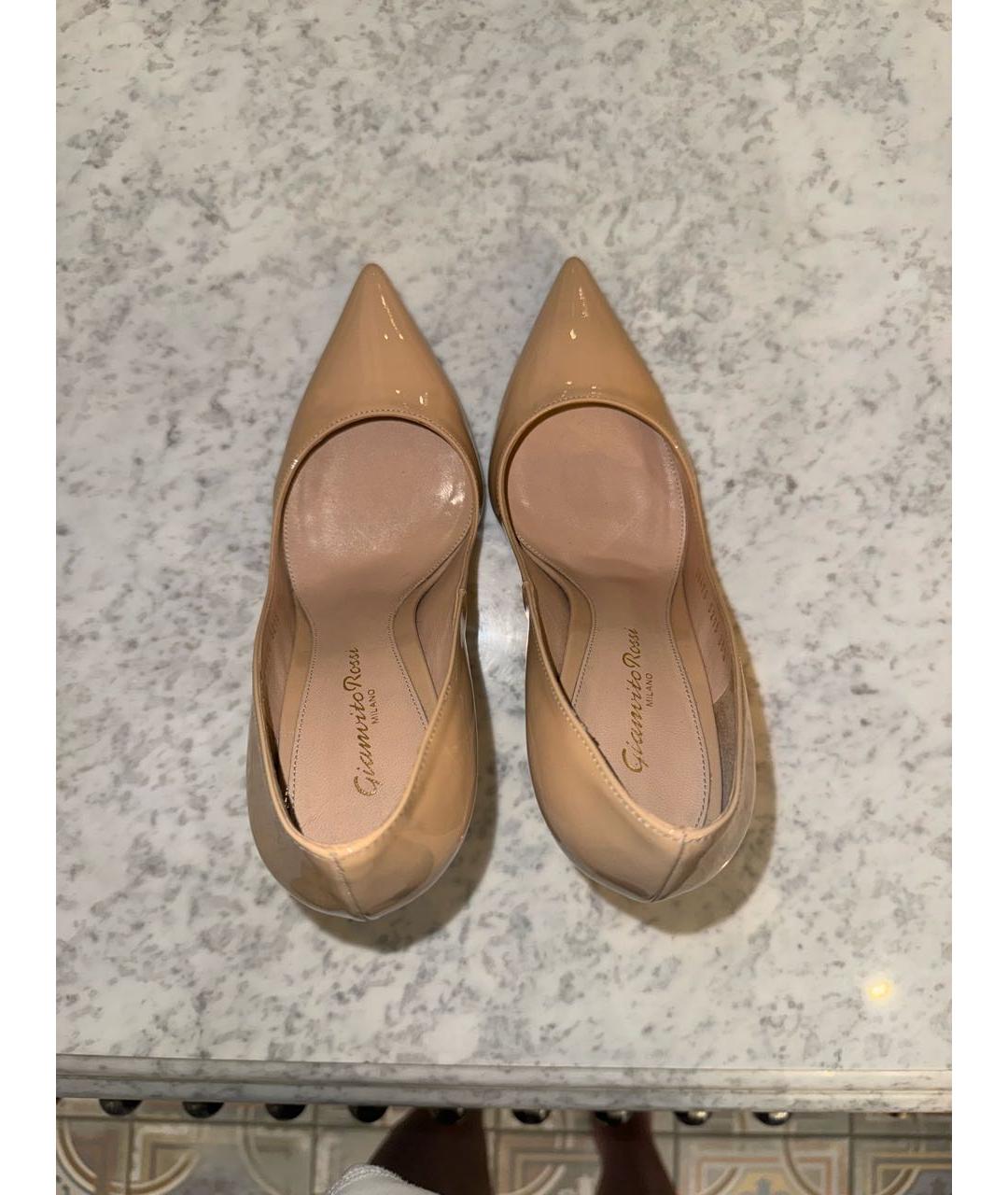 GIANVITO ROSSI Бежевые туфли из лакированной кожи, фото 3