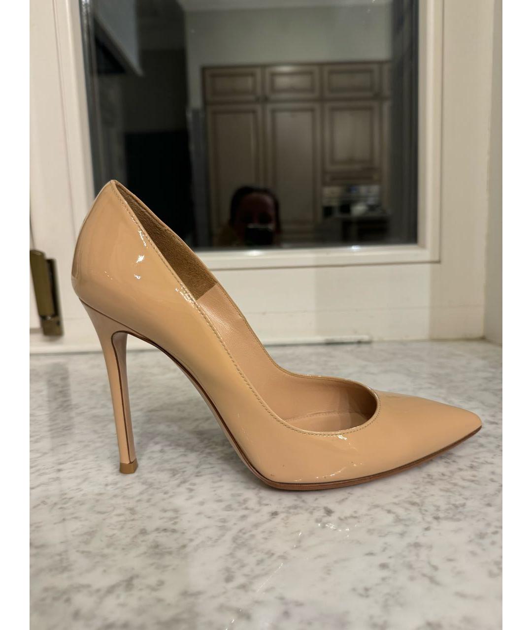 GIANVITO ROSSI Бежевые туфли из лакированной кожи, фото 6