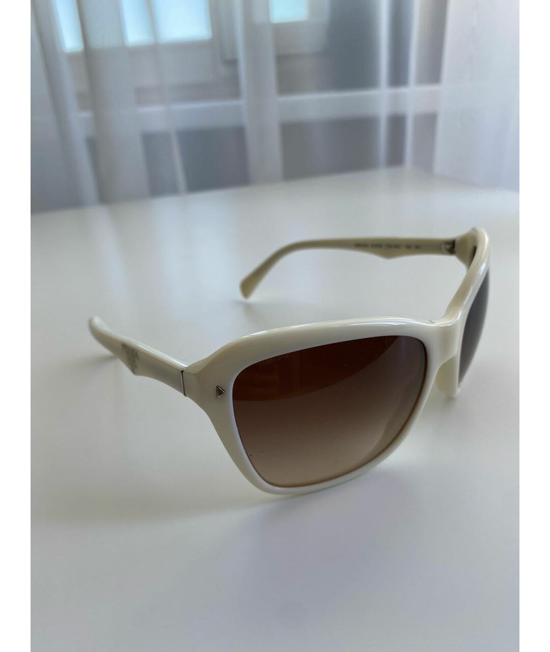 PRADA Белые пластиковые солнцезащитные очки, фото 3