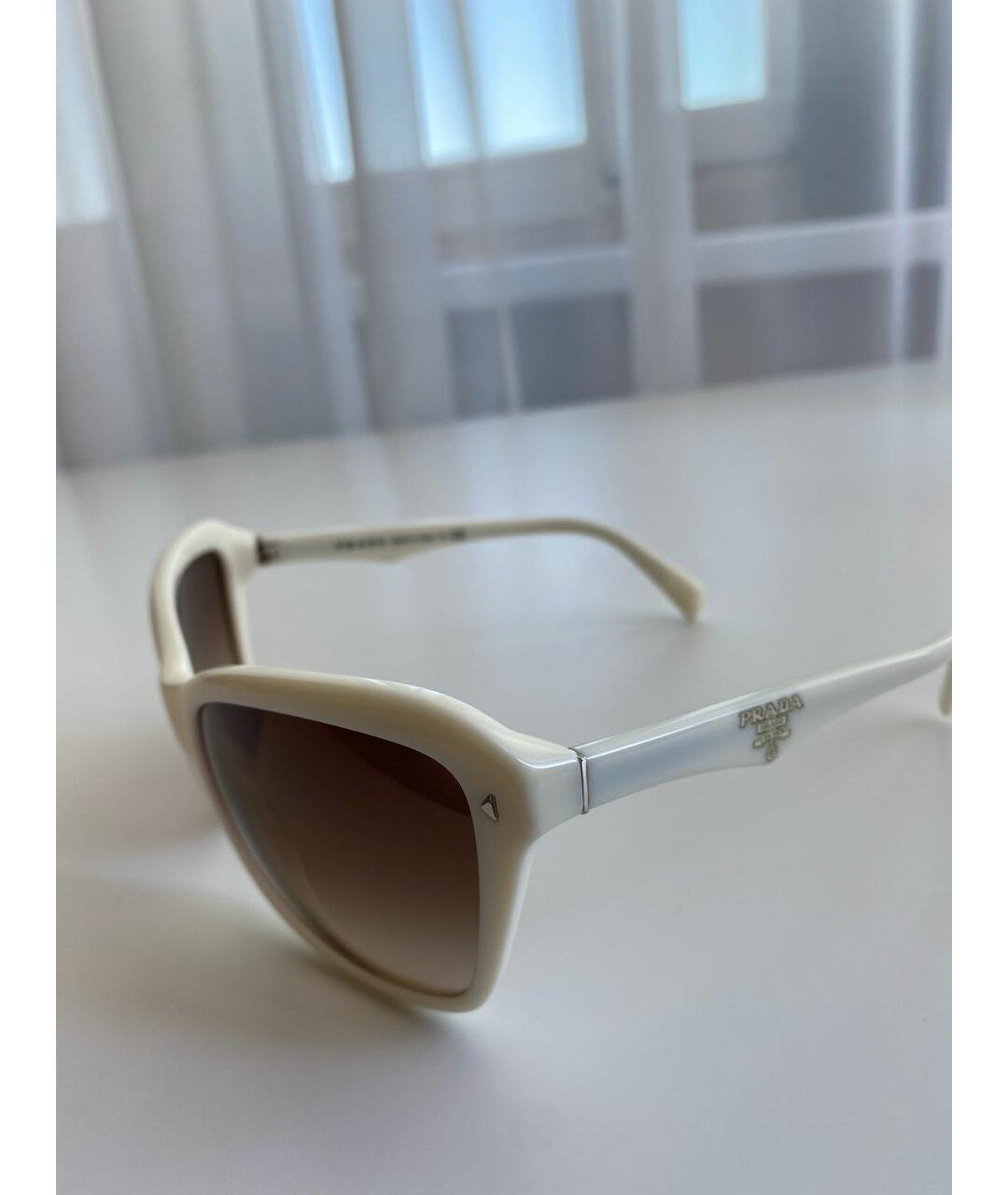 PRADA Белые пластиковые солнцезащитные очки, фото 5