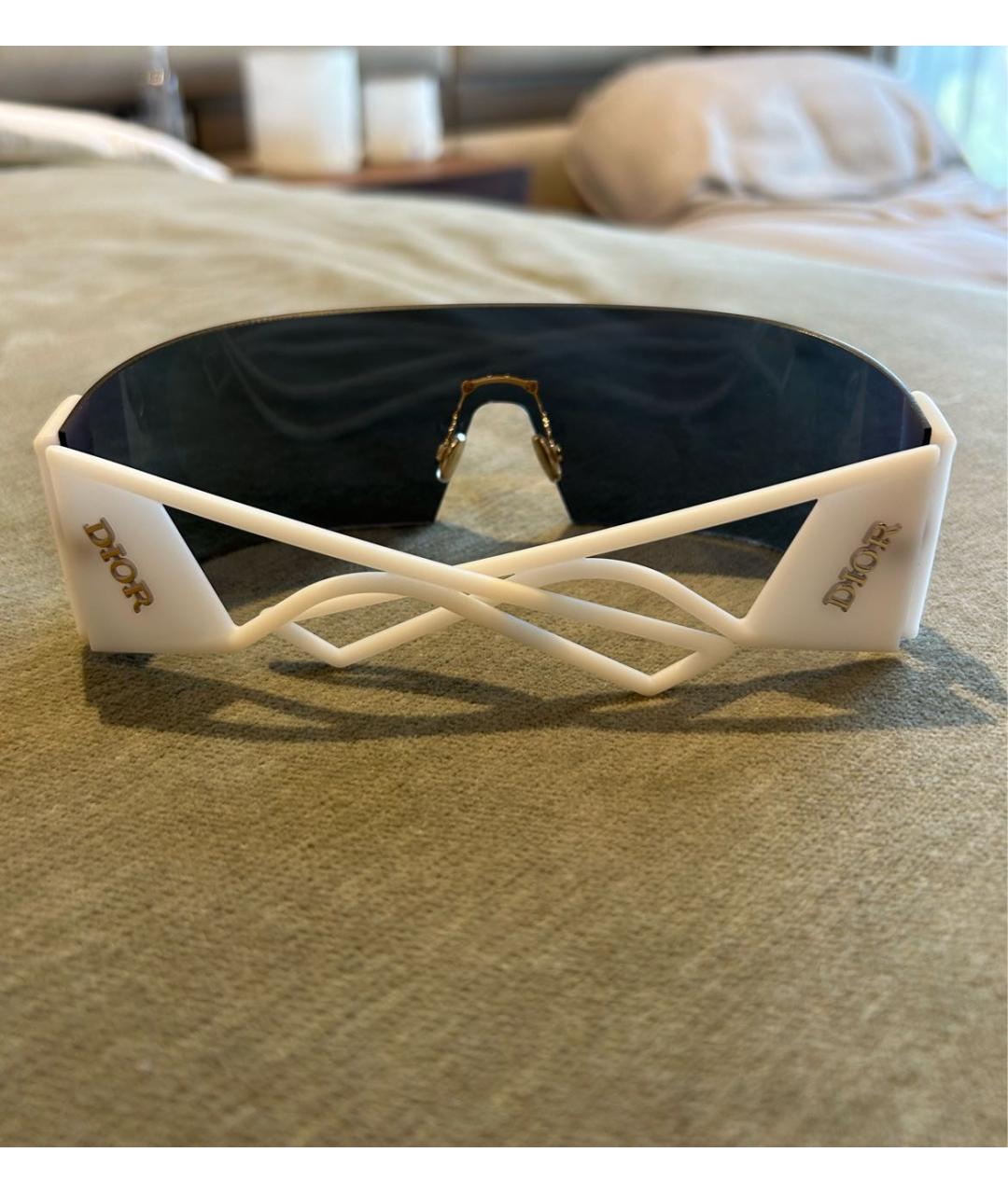 CHRISTIAN DIOR Серебряные пластиковые солнцезащитные очки, фото 2