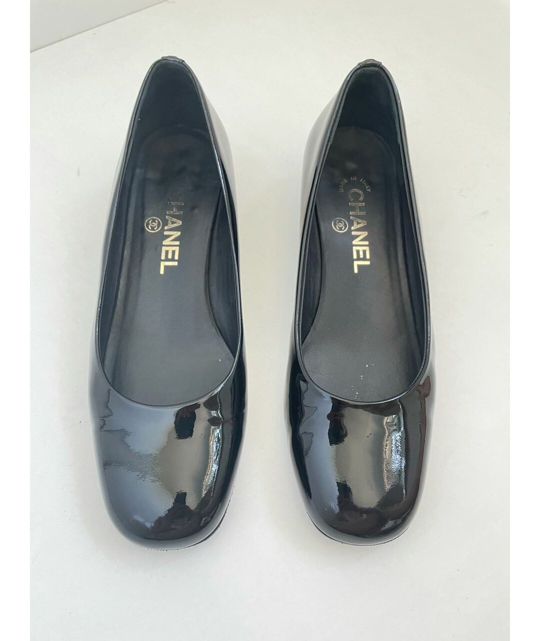 CHANEL PRE-OWNED Черные лодочки на низком каблуке из лакированной кожи, фото 7