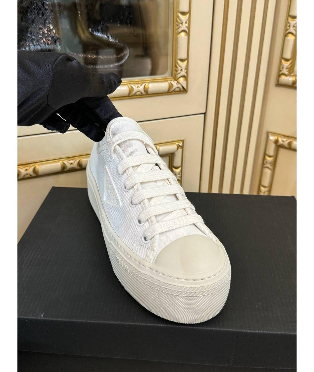 PRADA Белые текстильные кеды, фото 4