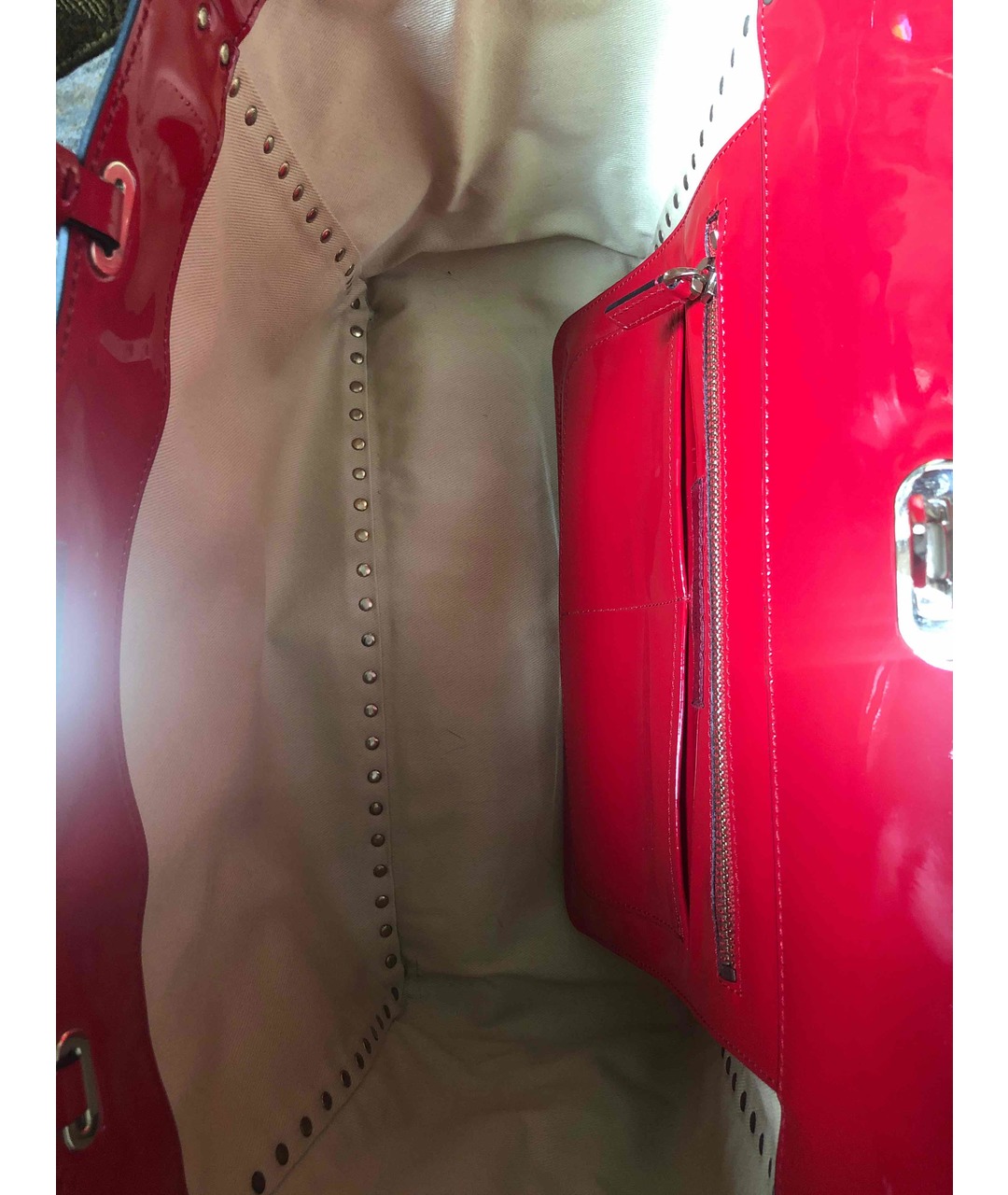 VALENTINO GARAVANI Красная сумка тоут из лакированной кожи, фото 4