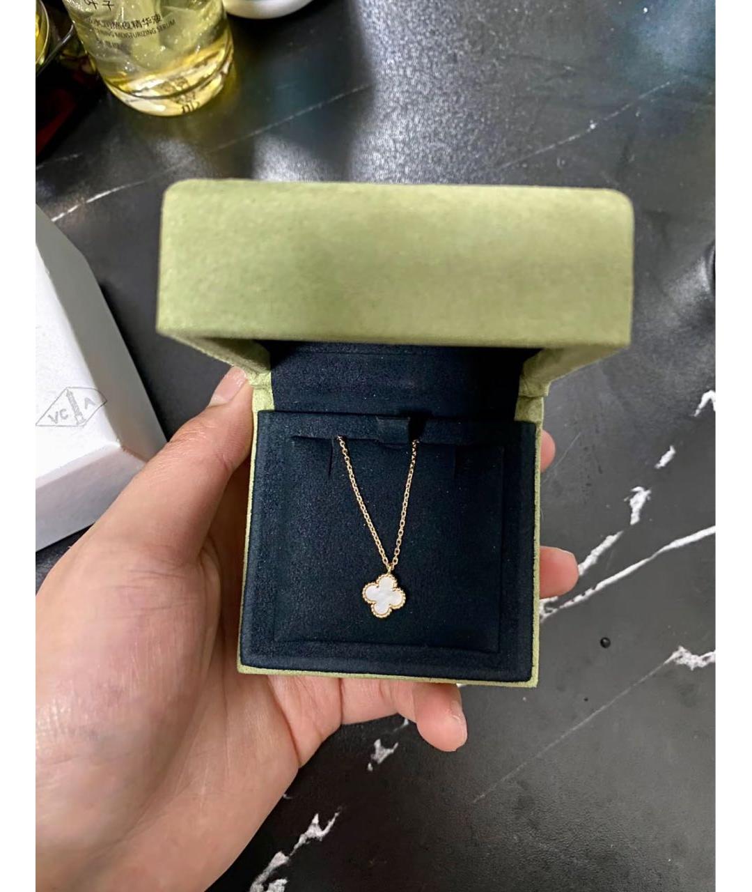 VAN CLEEF & ARPELS Белая подвеска из желтого золота, фото 2