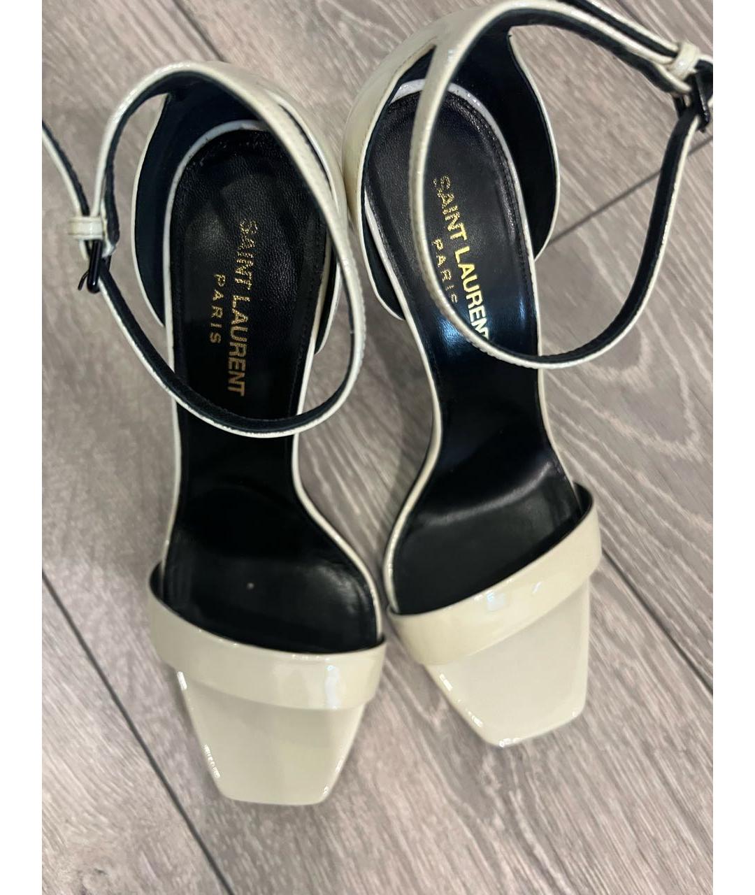SAINT LAURENT Бежевые босоножки из лакированной кожи, фото 4