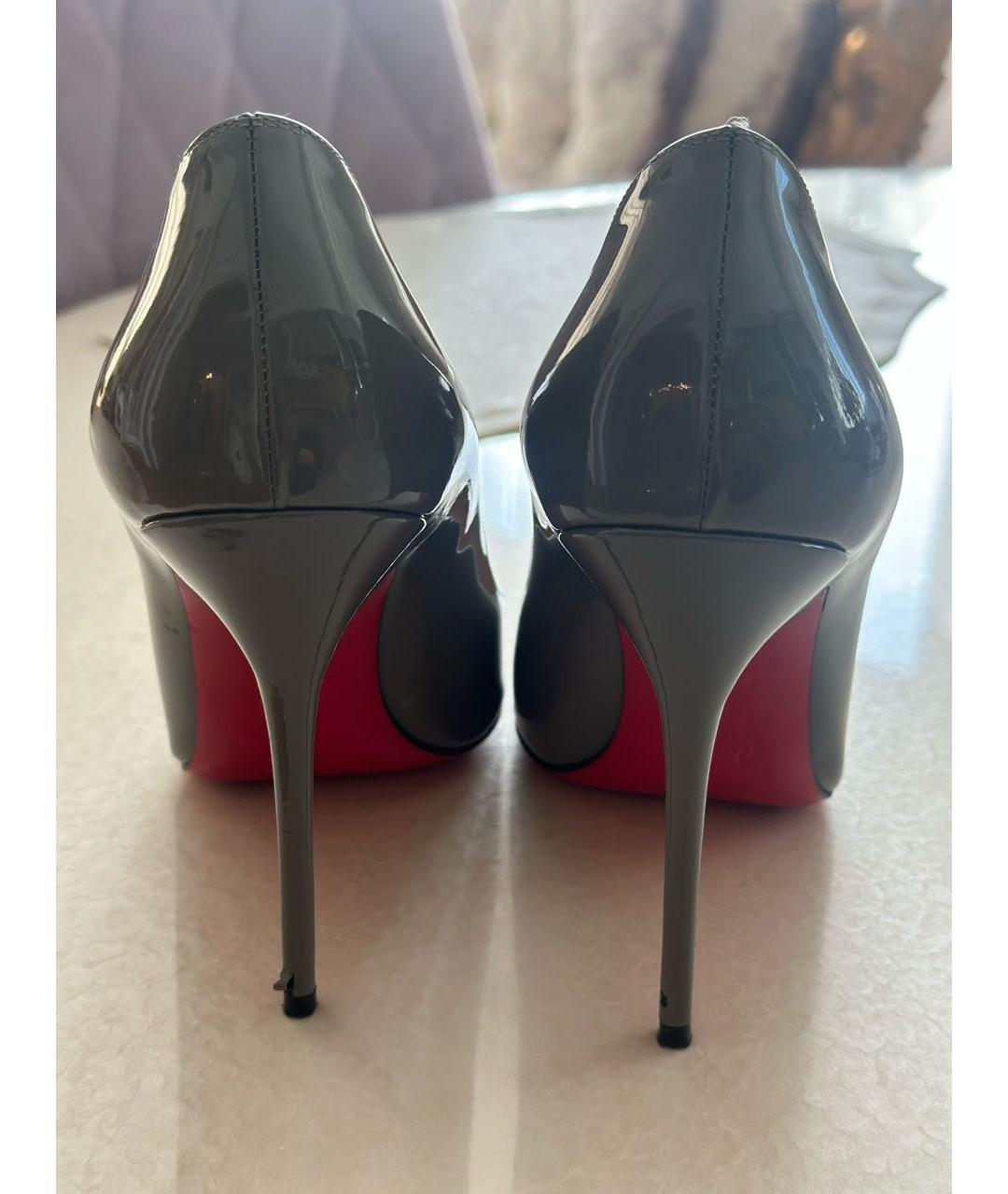 CHRISTIAN LOUBOUTIN Серые туфли из лакированной кожи, фото 4