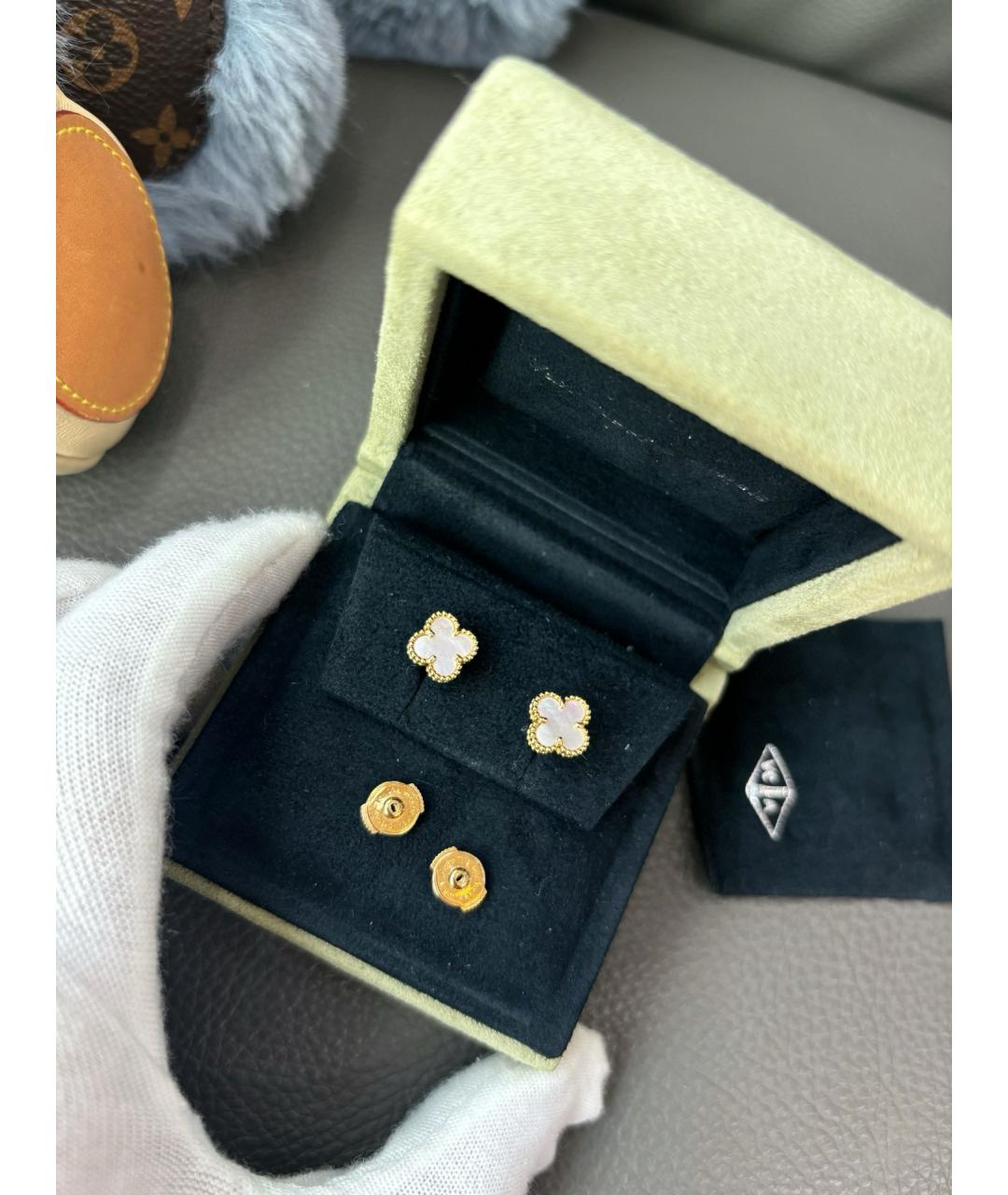 VAN CLEEF & ARPELS Белые серьги из желтого золота, фото 5