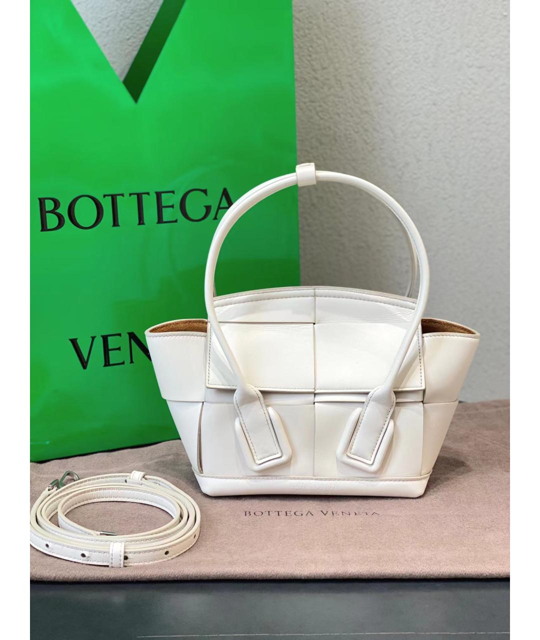 BOTTEGA VENETA Белая кожаная сумка с короткими ручками, фото 8