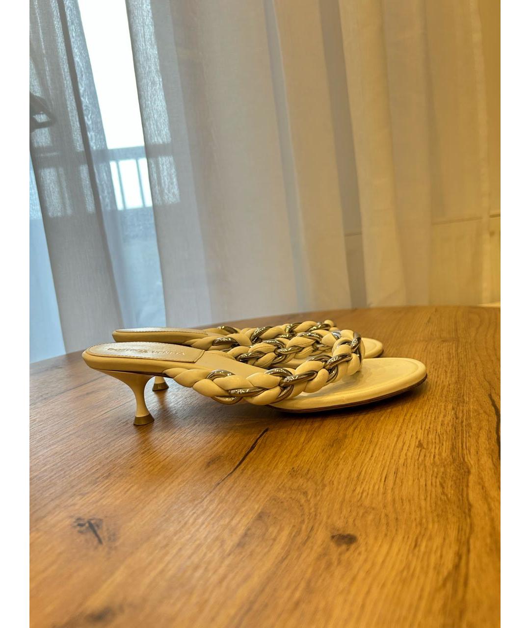 BOTTEGA VENETA Белые кожаные босоножки, фото 5