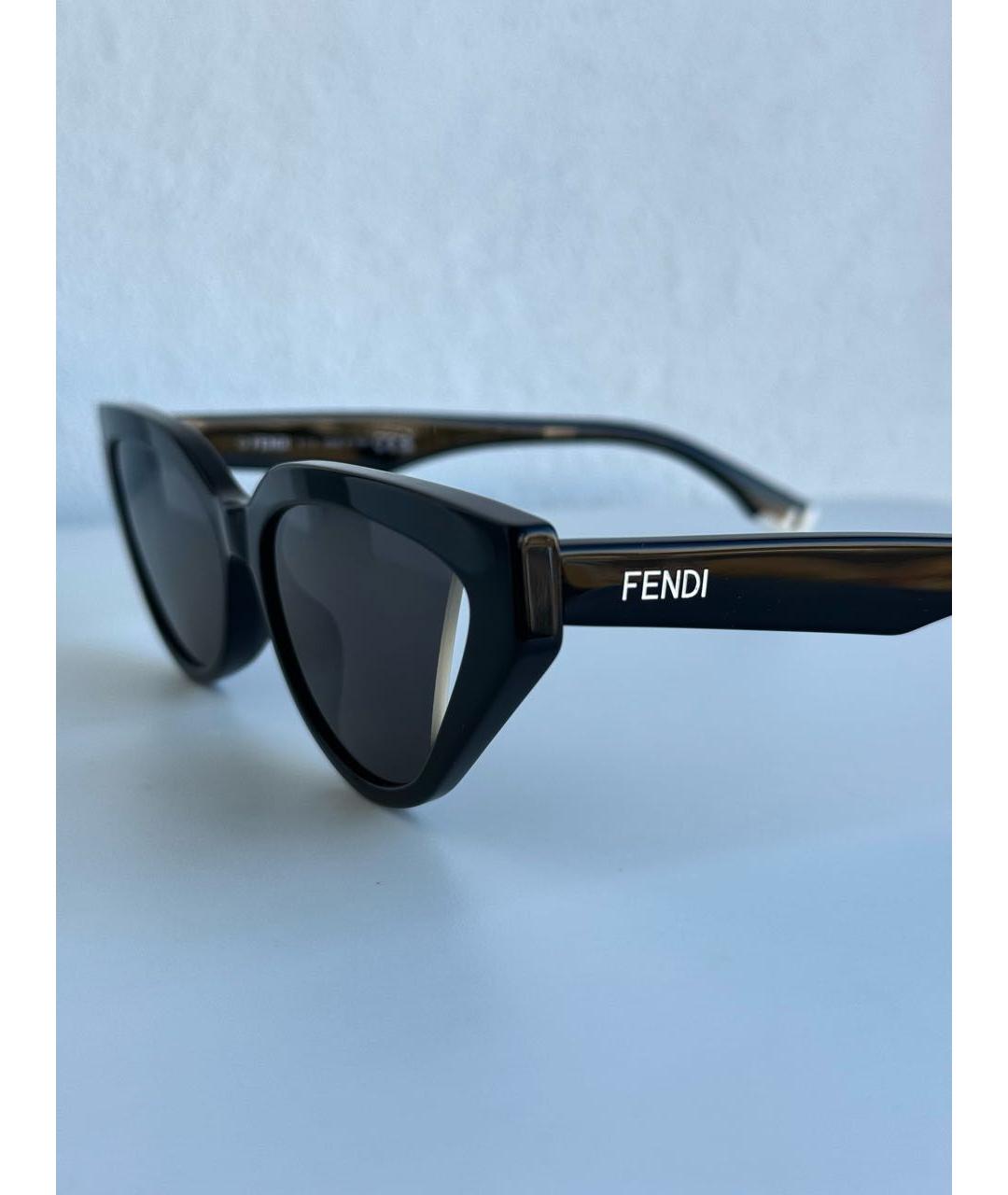 FENDI Черные пластиковые солнцезащитные очки, фото 2