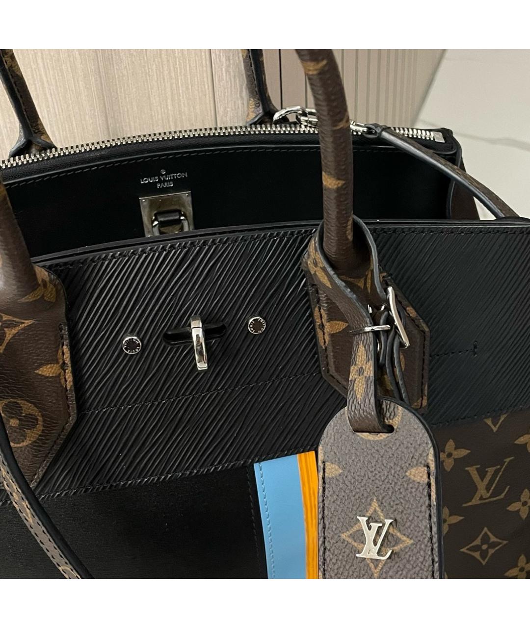 LOUIS VUITTON Черная кожаная сумка с короткими ручками, фото 3