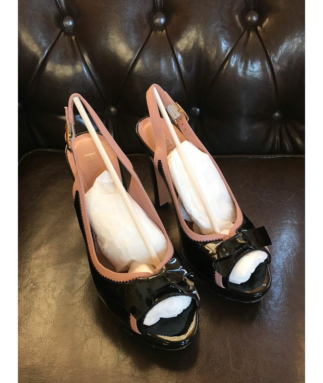 RED VALENTINO Черные босоножки из лакированной кожи, фото 6