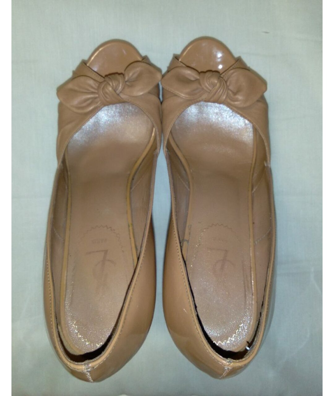 SAINT LAURENT Бежевые туфли из лакированной кожи, фото 3