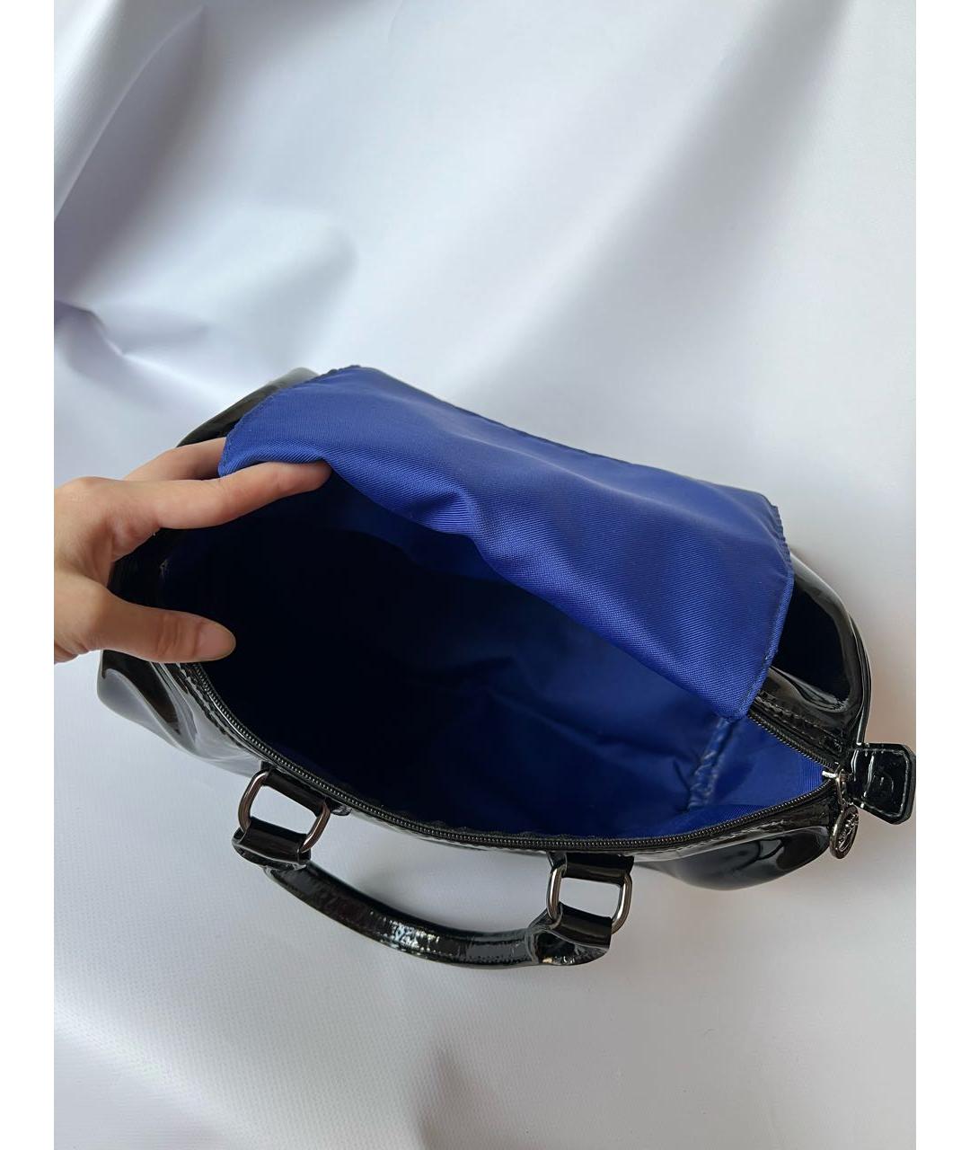 LONGCHAMP Черная сумка с короткими ручками из лакированной кожи, фото 5