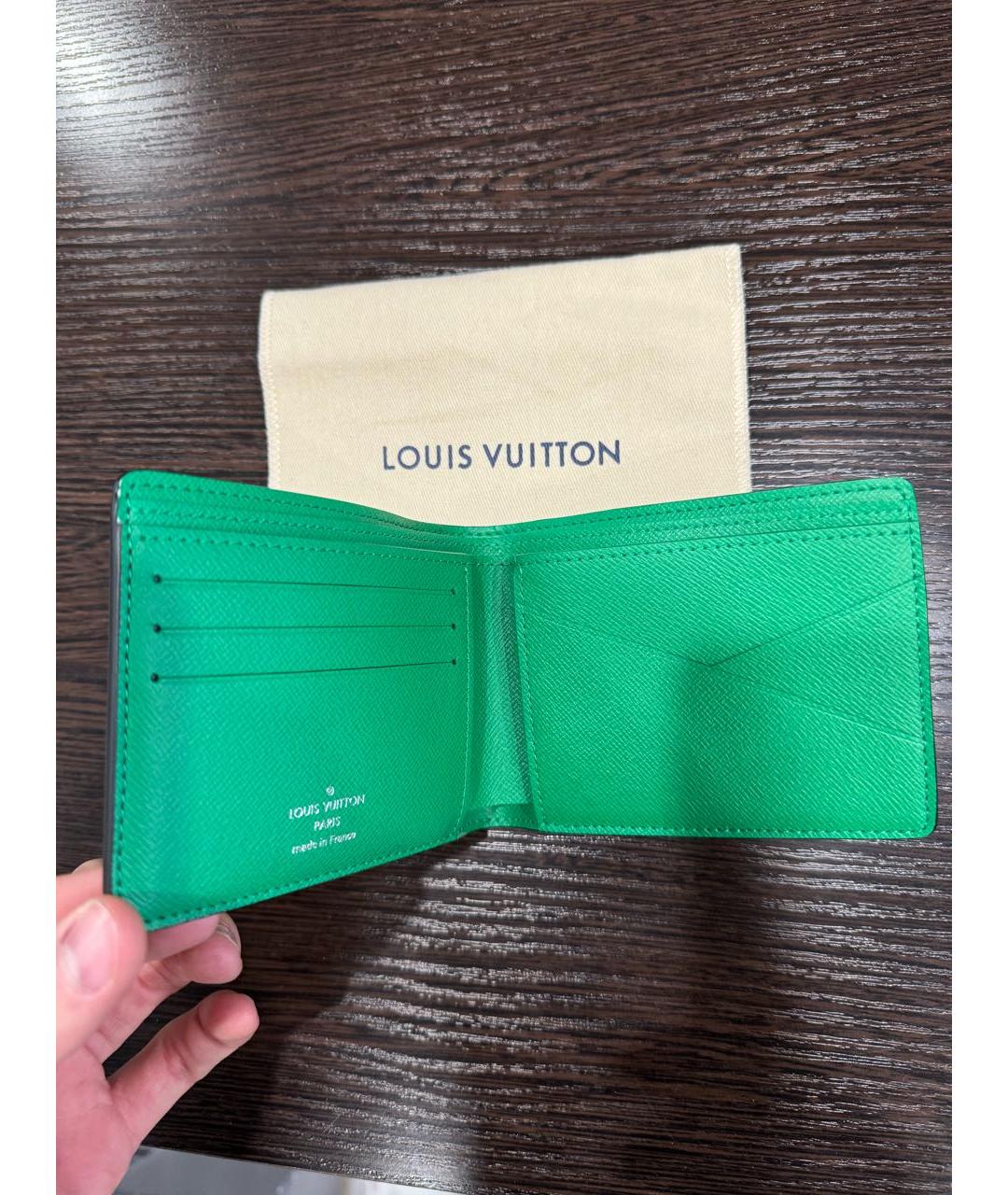 LOUIS VUITTON Зеленый кошелек, фото 3