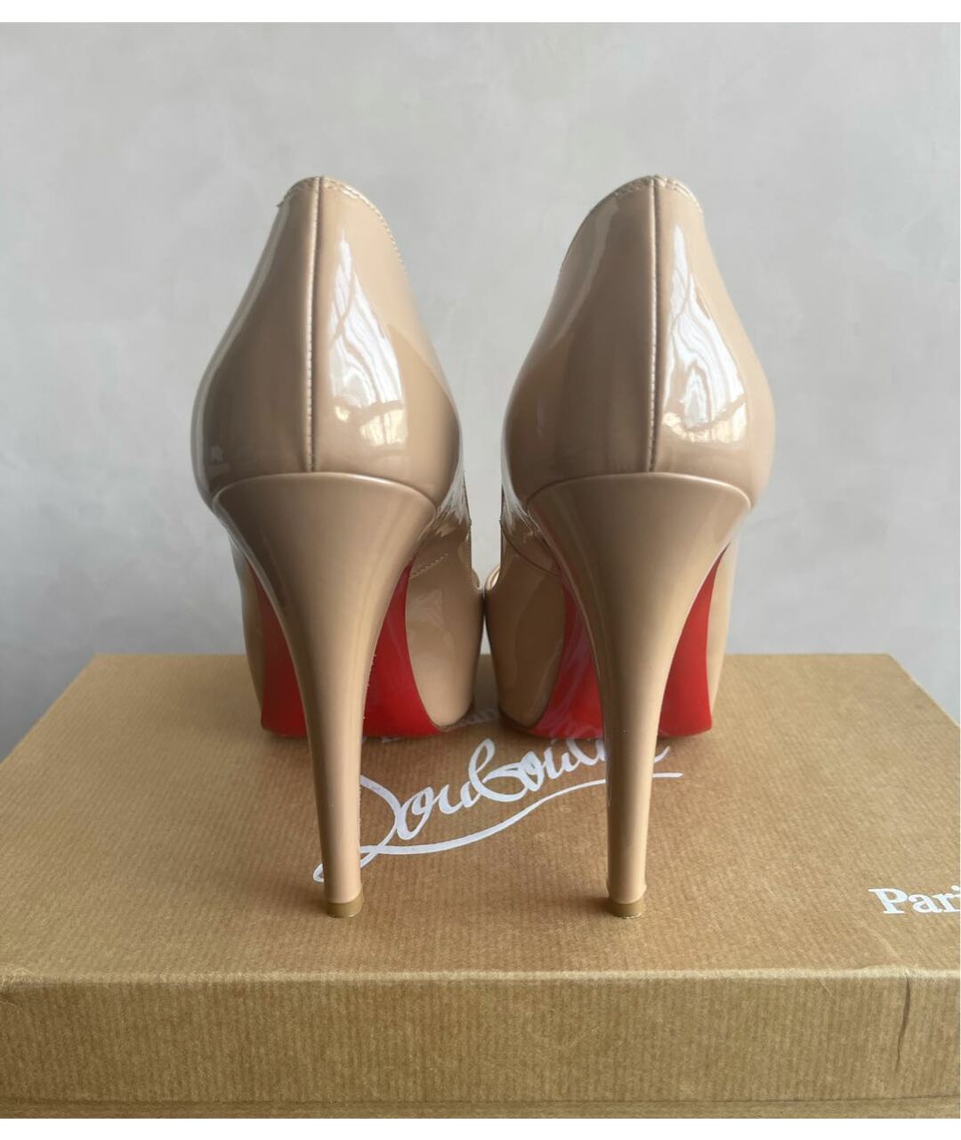 CHRISTIAN LOUBOUTIN Бежевые туфли из лакированной кожи, фото 4