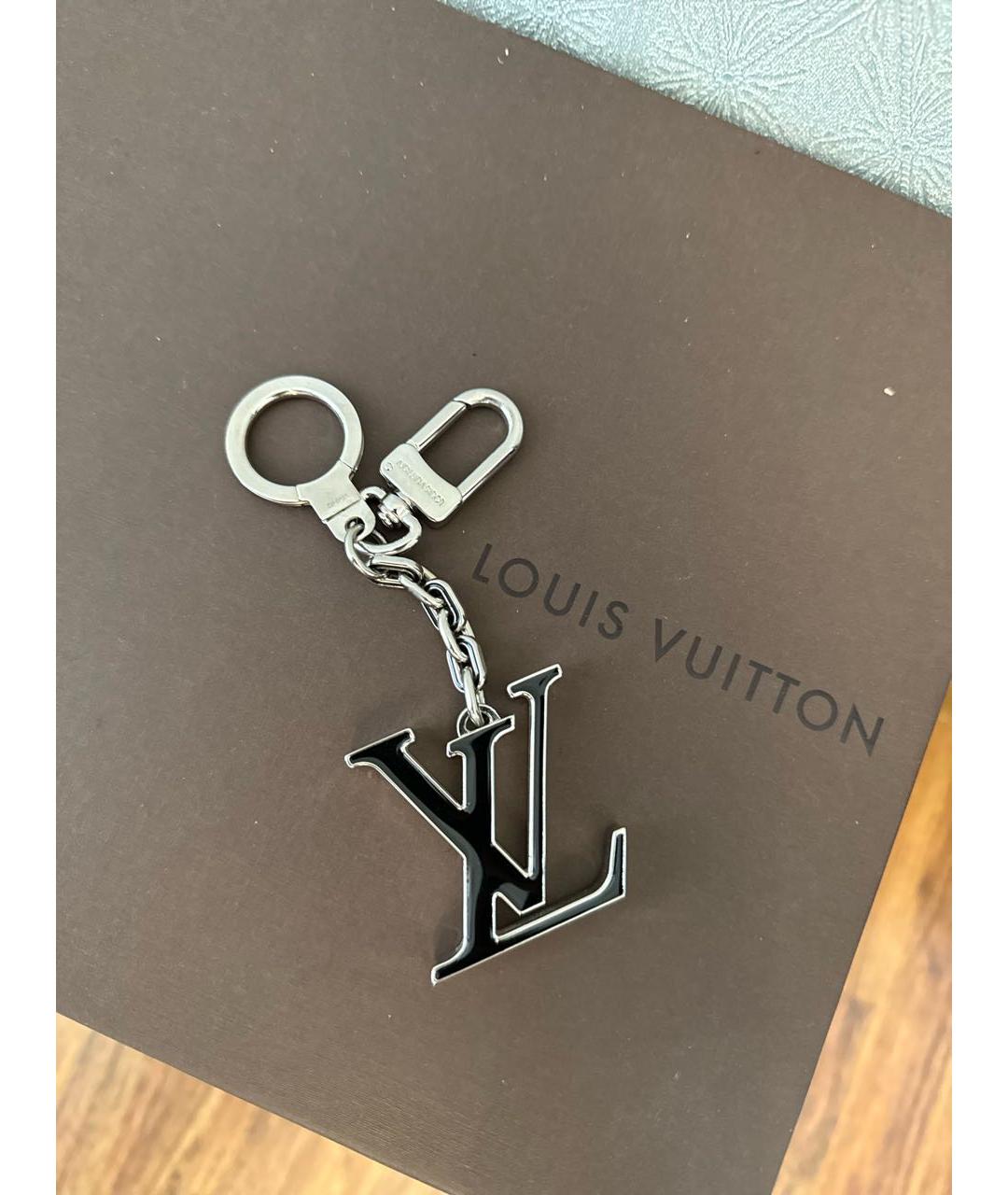 LOUIS VUITTON Серебрянный брелок, фото 7