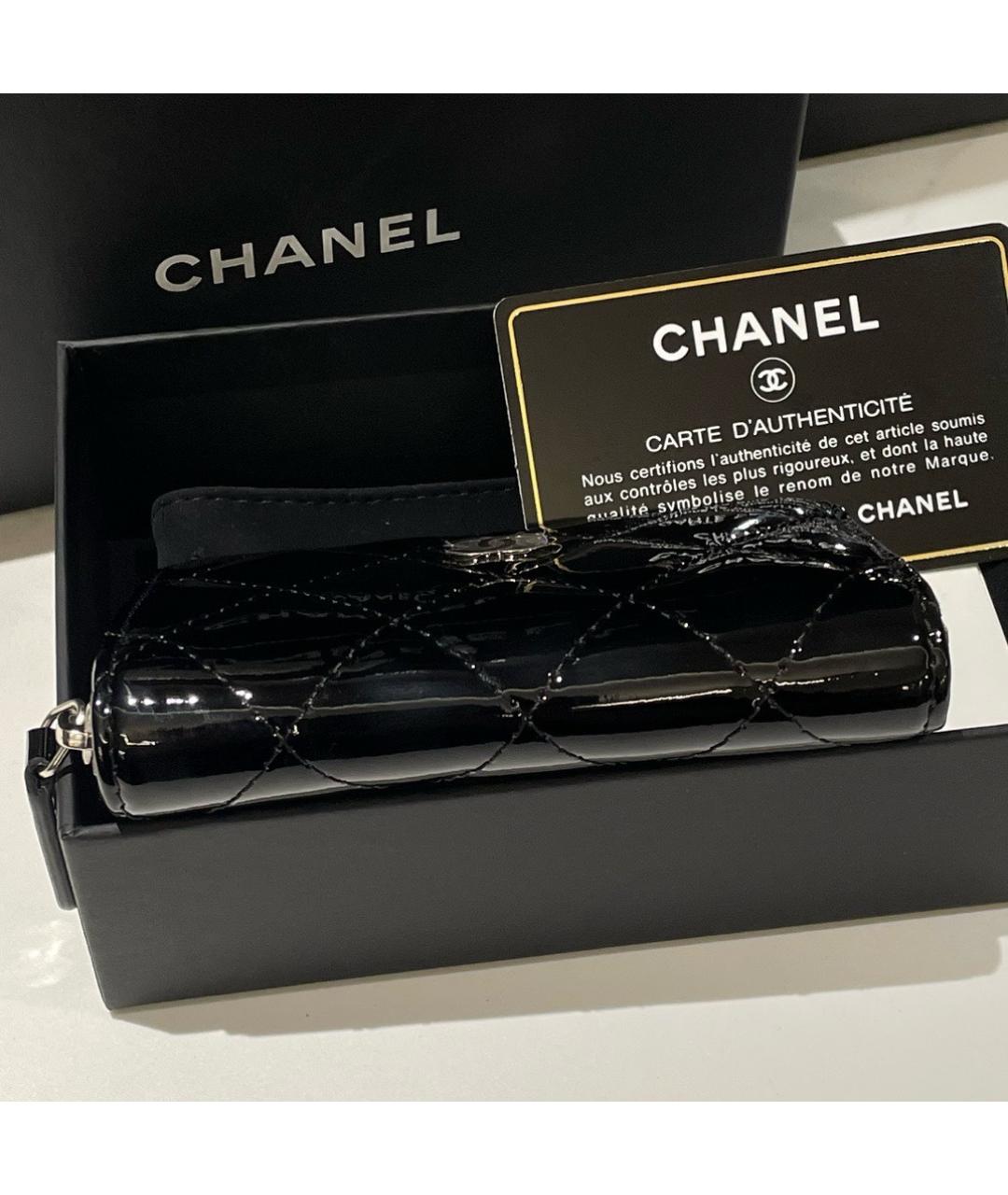 CHANEL Черный кошелек из лакированной кожи, фото 5