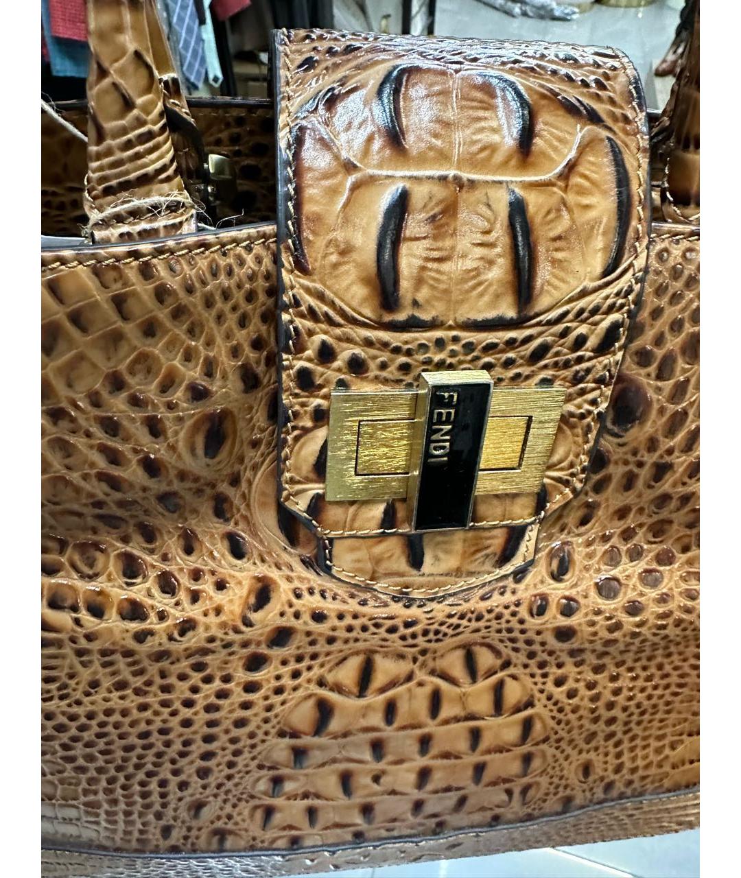 FENDI Коричневая сумка с короткими ручками из экзотической кожи, фото 3