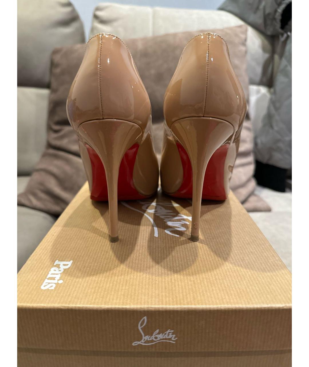 CHRISTIAN LOUBOUTIN Бежевые туфли из лакированной кожи, фото 4