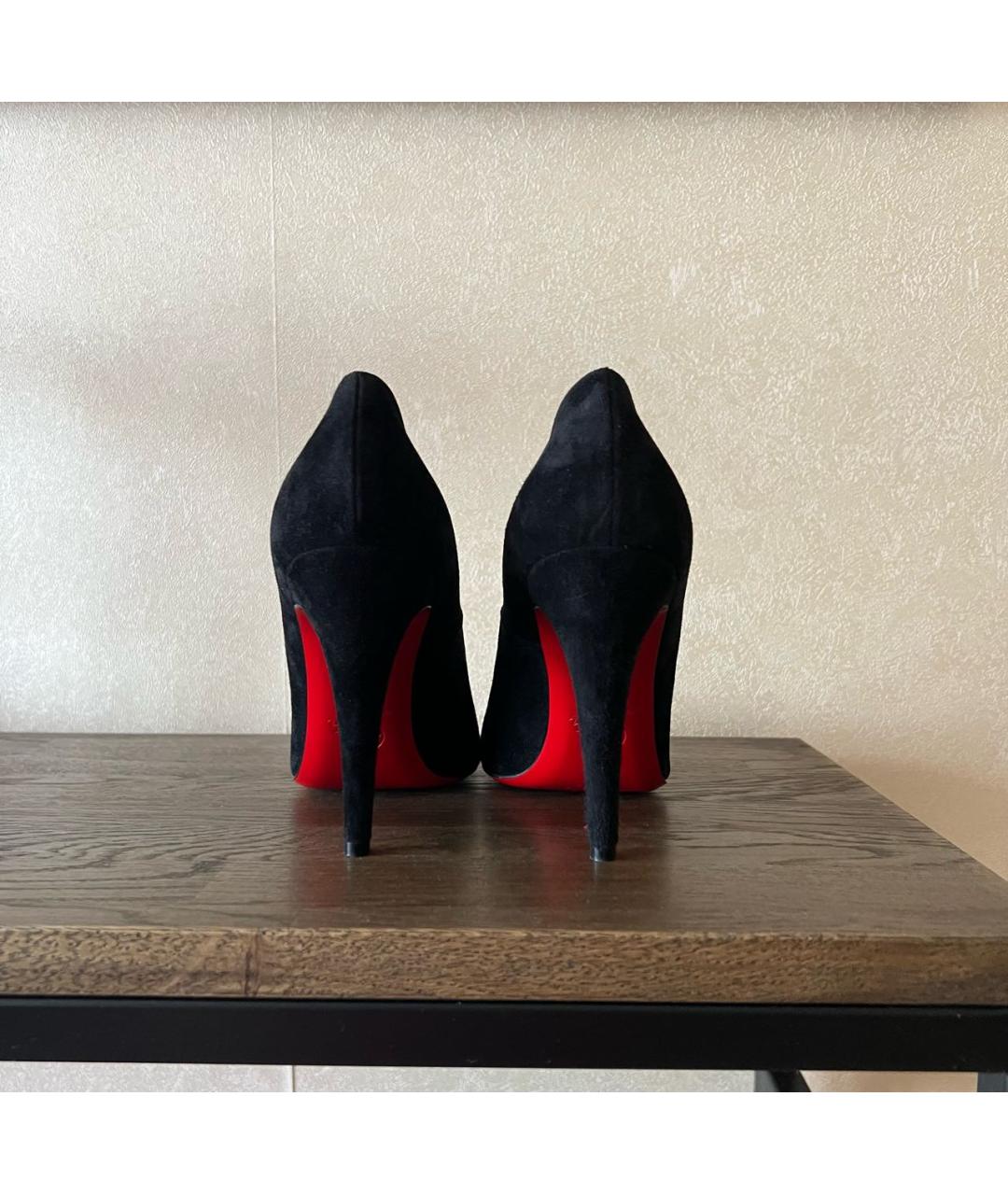 CHRISTIAN LOUBOUTIN Черные замшевые туфли, фото 4