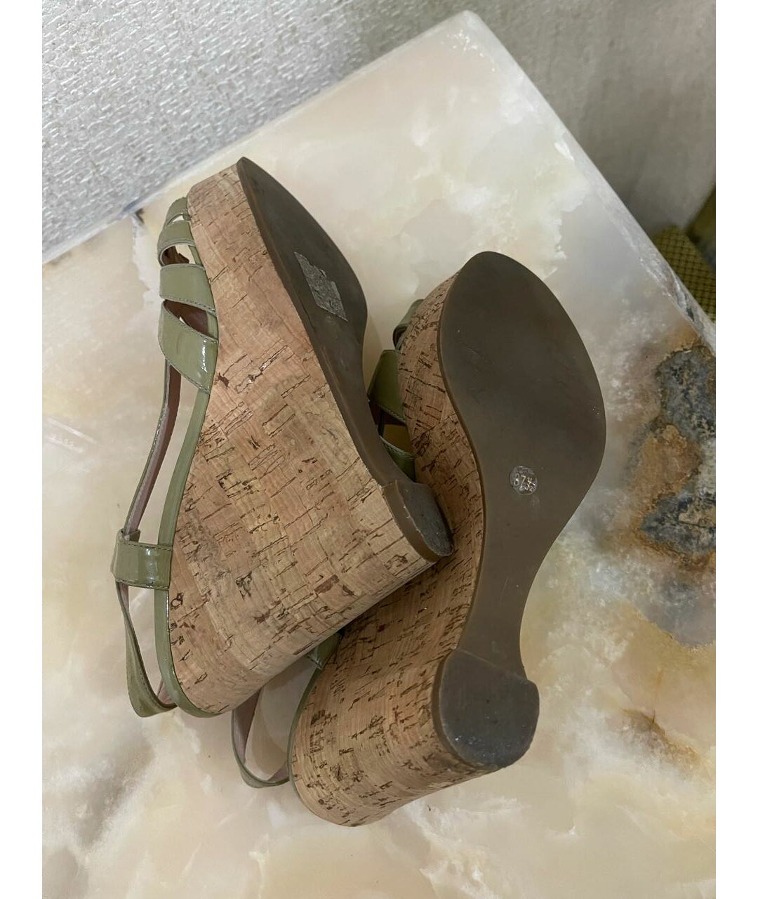 MARC BY MARC JACOBS Хаки босоножки из лакированной кожи, фото 5