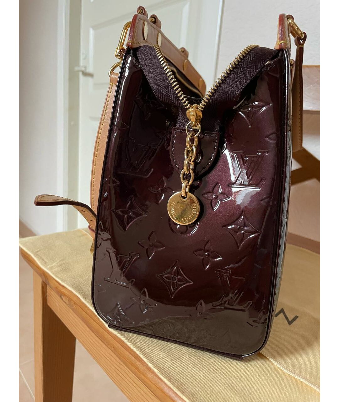 LOUIS VUITTON Бордовая сумка тоут из лакированной кожи, фото 2