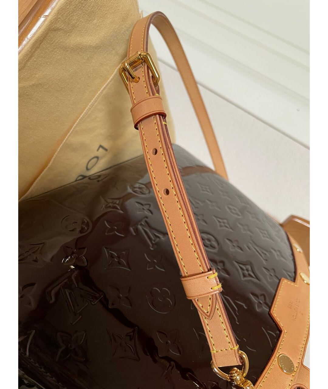 LOUIS VUITTON Бордовая сумка тоут из лакированной кожи, фото 7