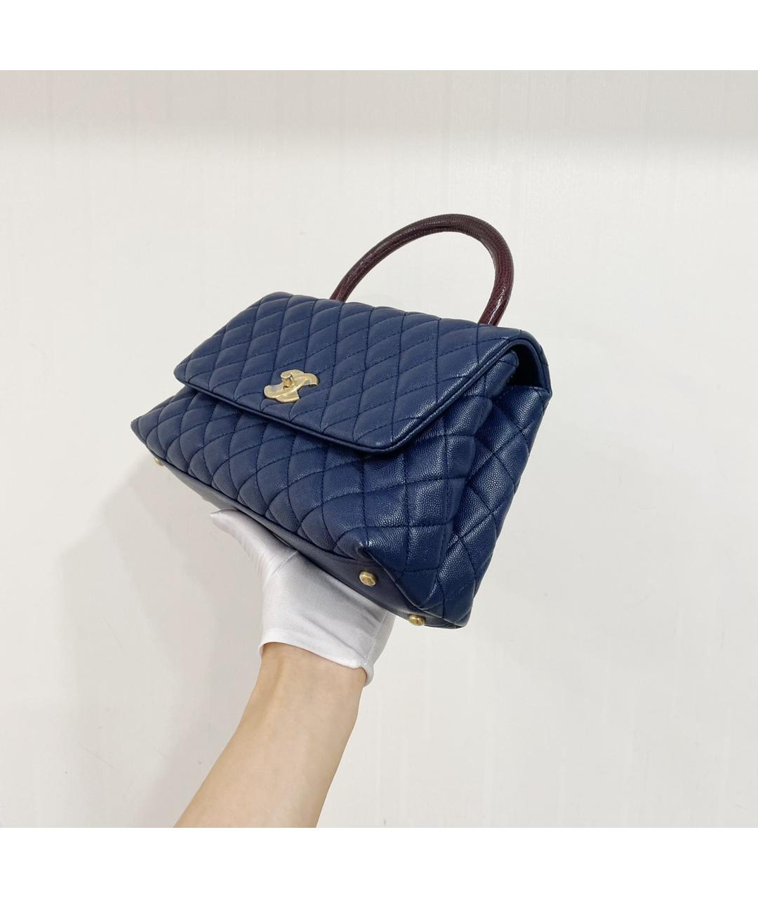 CHANEL Темно-синяя кожаная сумка с короткими ручками, фото 4